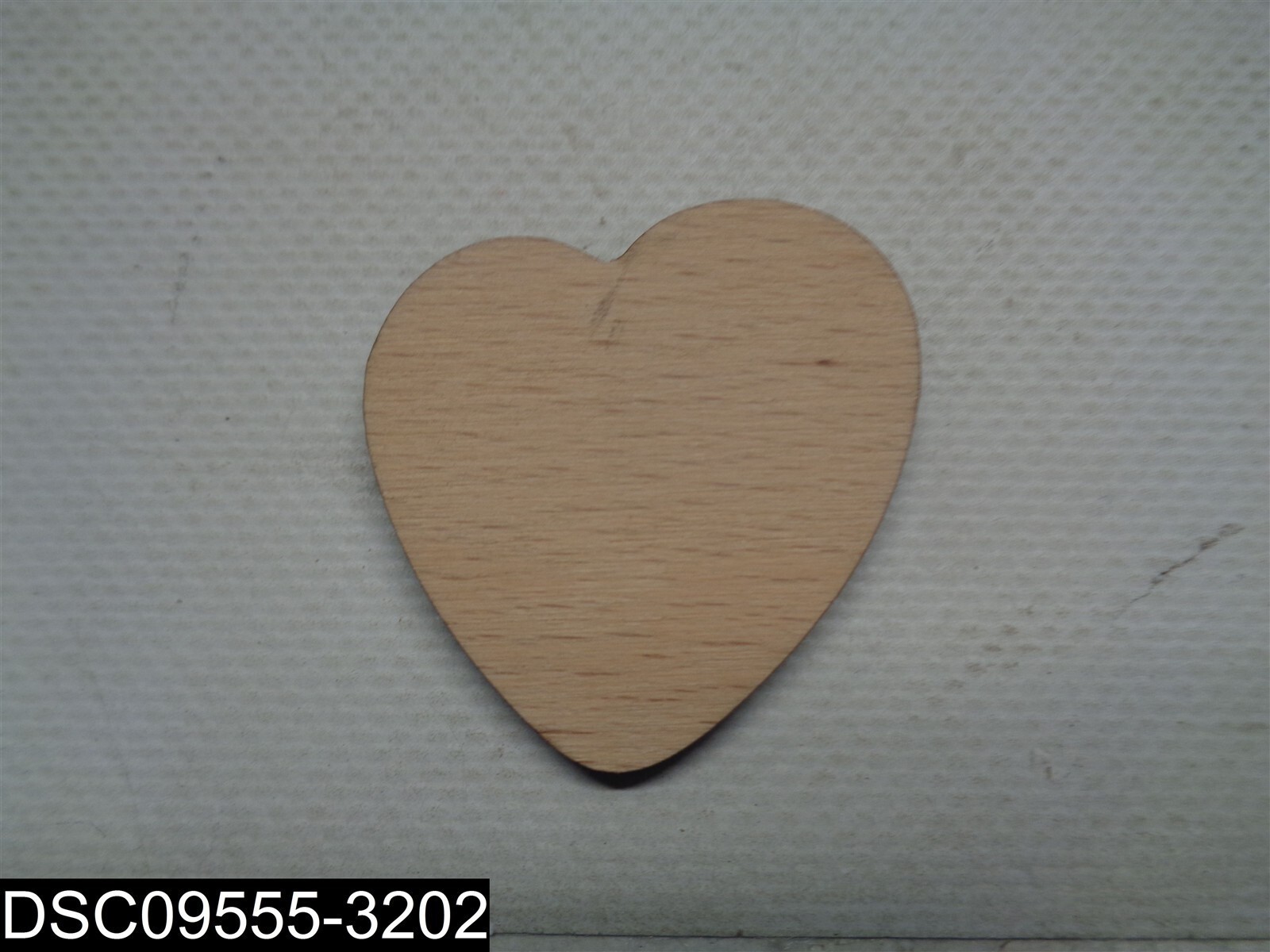 QTY=34-Variety of Wooden 1/8″ Thick Hearts-2X 1-3/4″, 9X 1-1/2″, 23X 1″