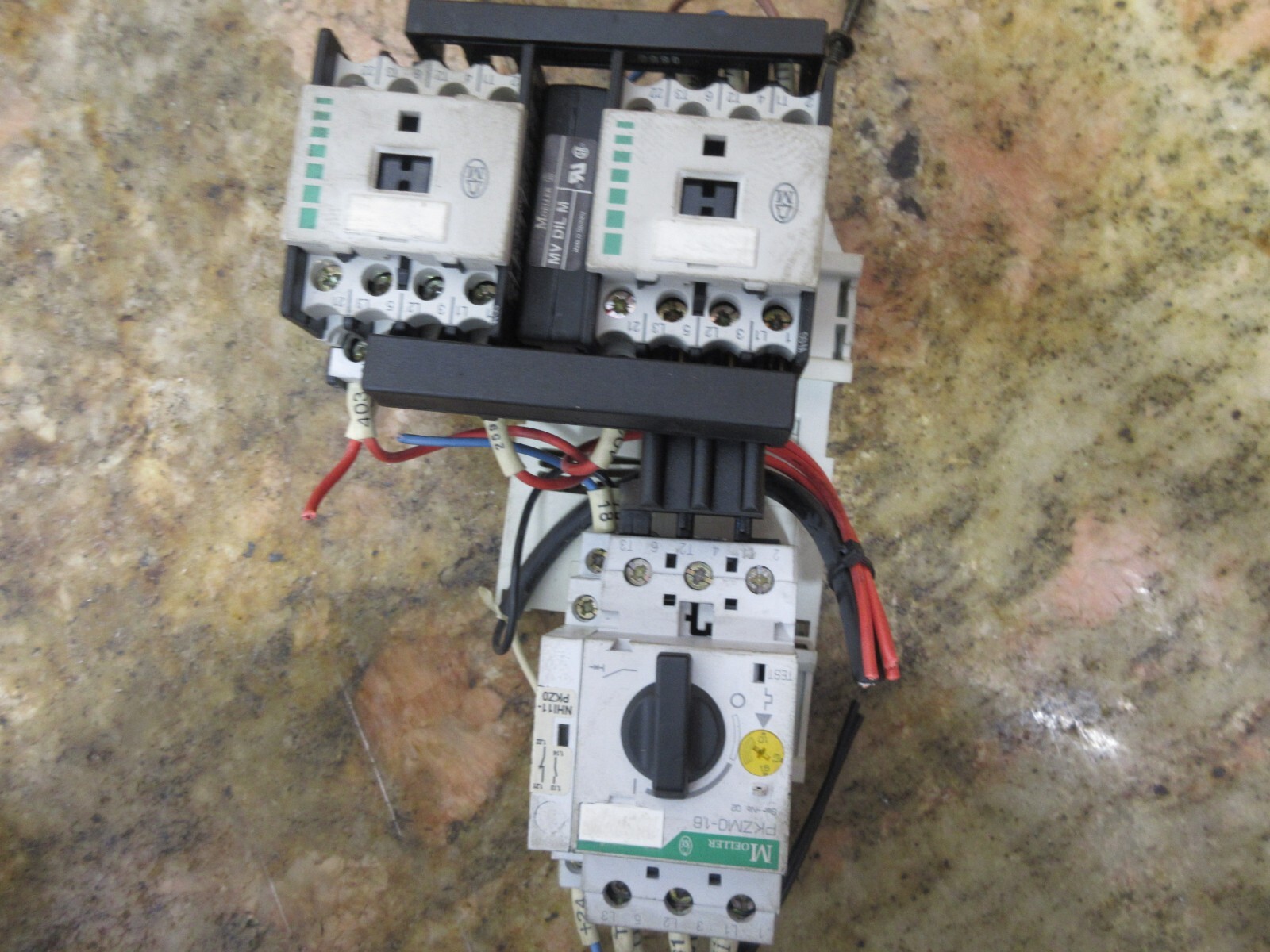 KLOCKNER MOELLER LOT OF CONTACTORS MV DIL M DIL00M-01 50/60HZ 6000V PKZM0-1.6