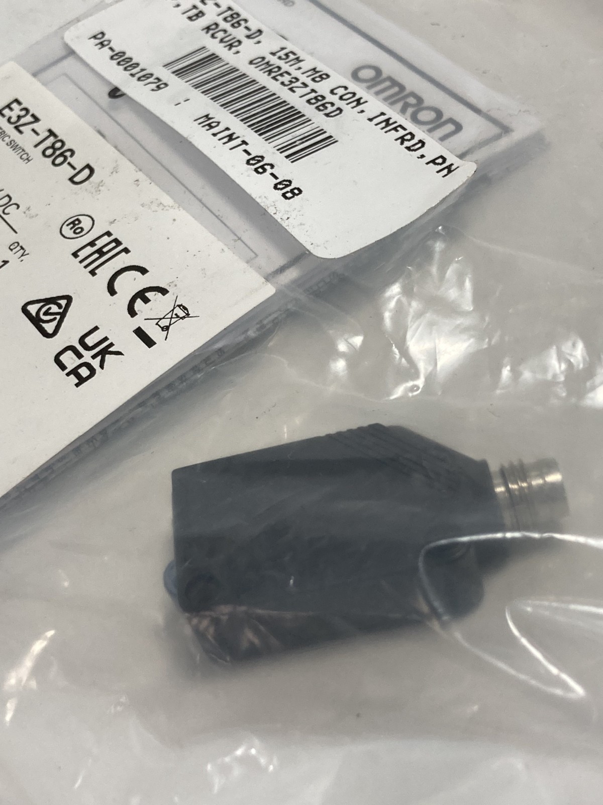 OMRON E3Z-T86-D PHOTOELECTRIC SWITCH 12-24VDC 15M SN PNP M8 CONN NIB