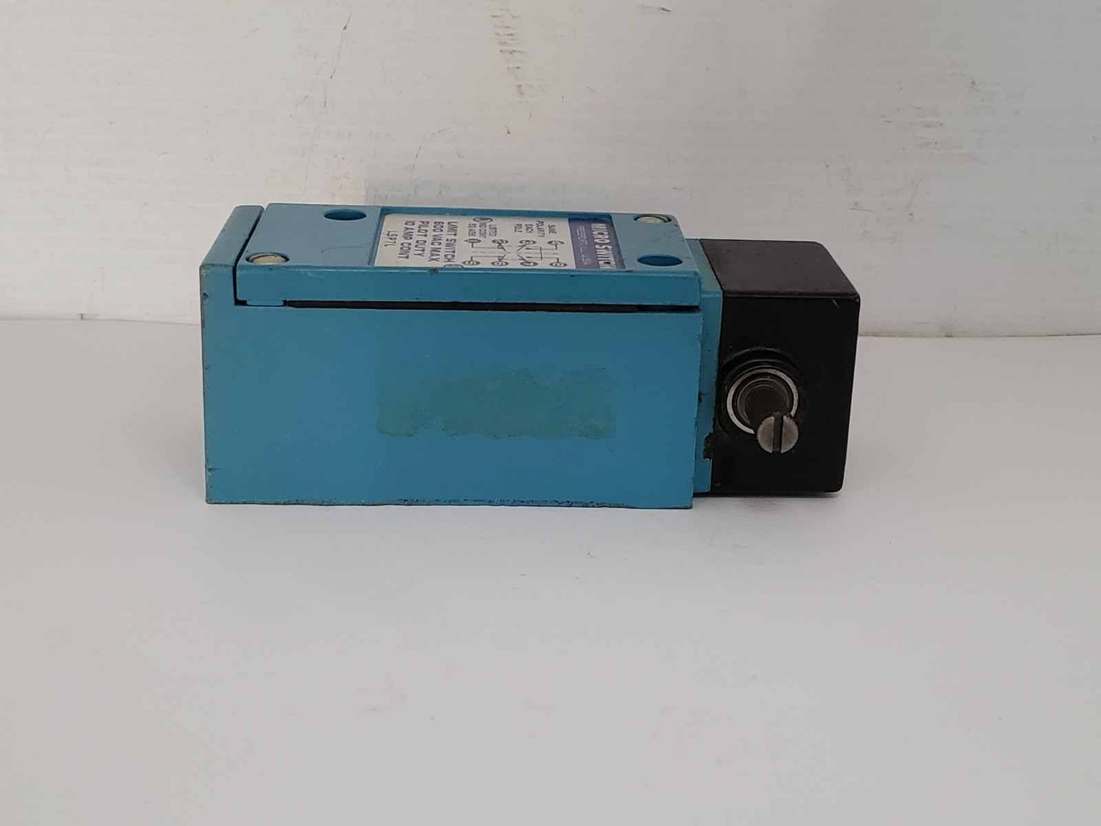 MICRO SWITCH LSP7L LIMIT SWITCH SIDE ROTARY 600V 10A 2NO 2NC
