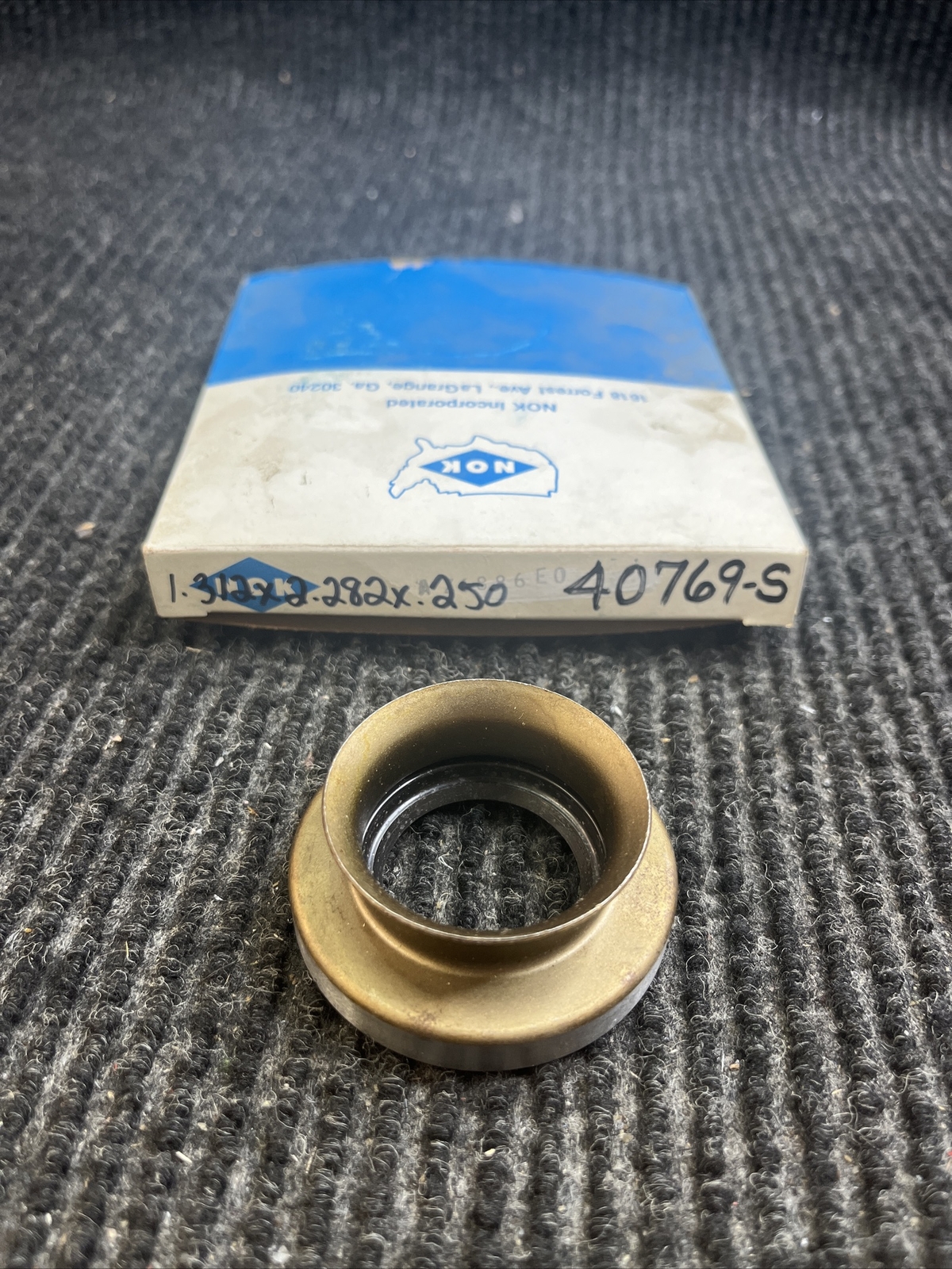 🔥🔥🔥NOK 6273977 Seal In NOK AZ6886E0 Box Free Shipping