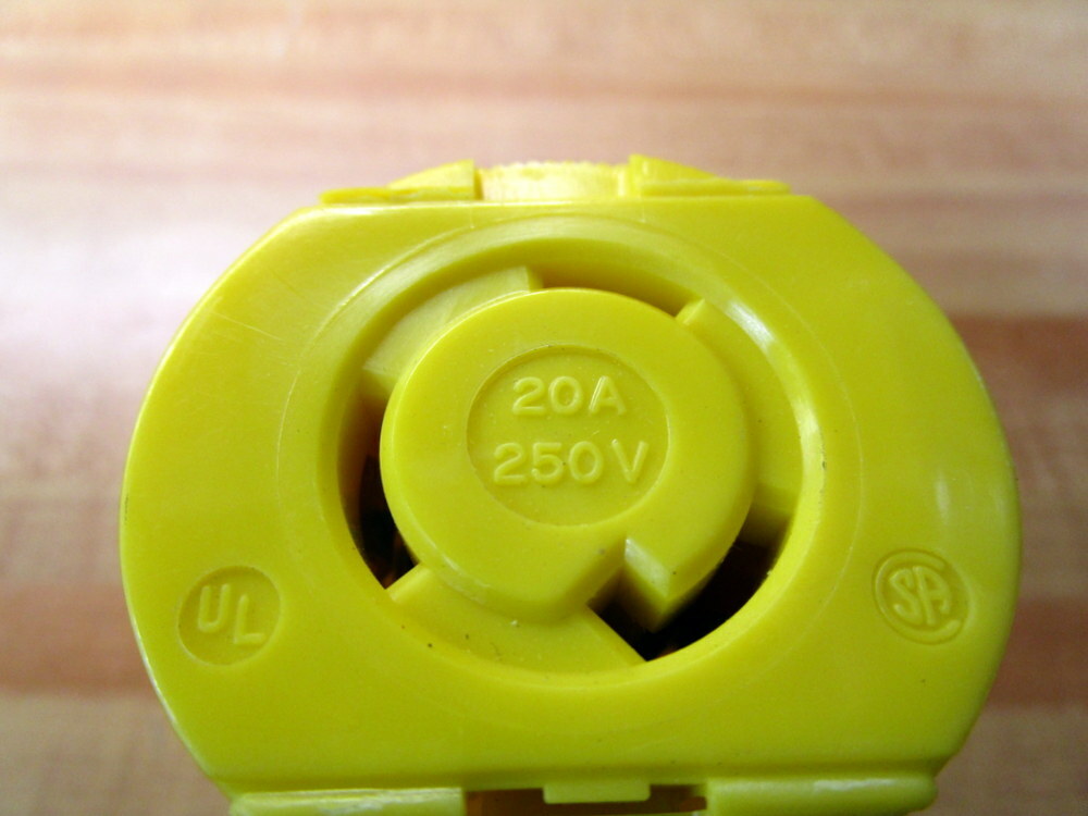 Hubbell 2323VY Twist-Lock Connector Body