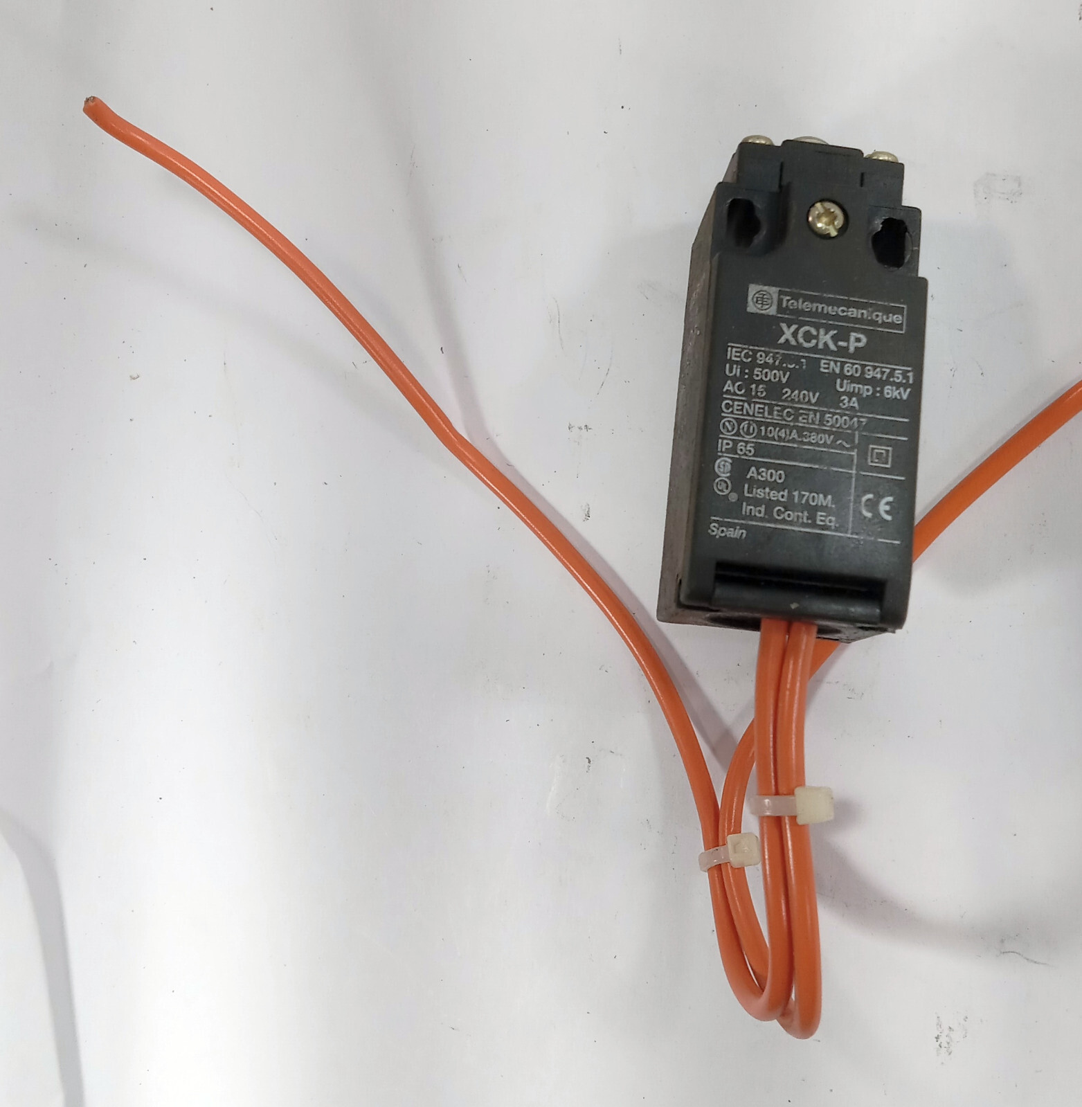 1 USED TELEMECANIQUE XCK-P110 SPRING LINEAR LIMIT SWITCH ***MAKE OFFER***