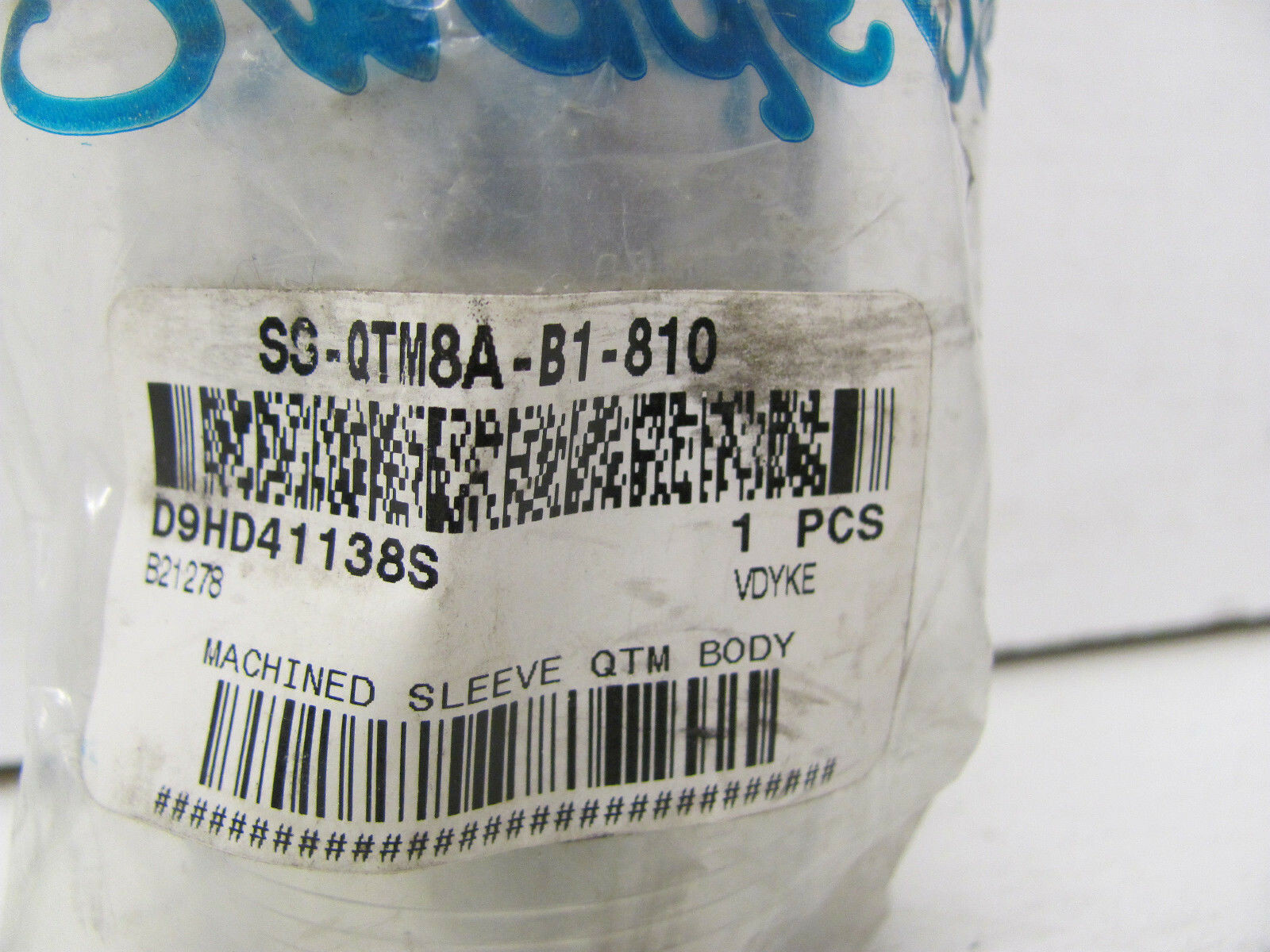 SWAGELOK STAINLESS STEEL QUICK CONNECT BULKHEAD SS-QTM8A-B1-810