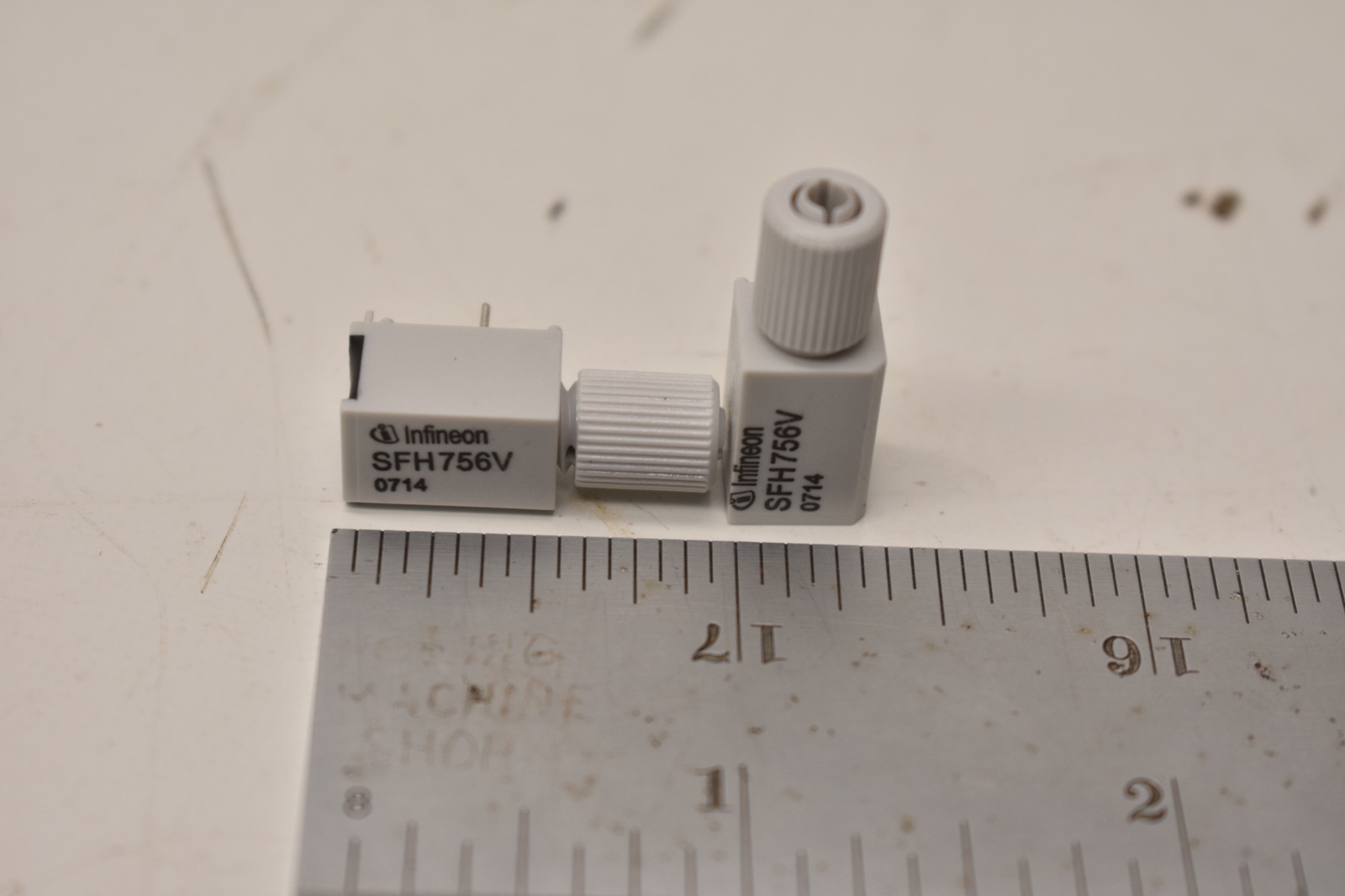 INFINEON SFH756V PLASTIC FIBER OPTIC TRANSMITTER 0714 OEM PARTS QTY: 2 EACH