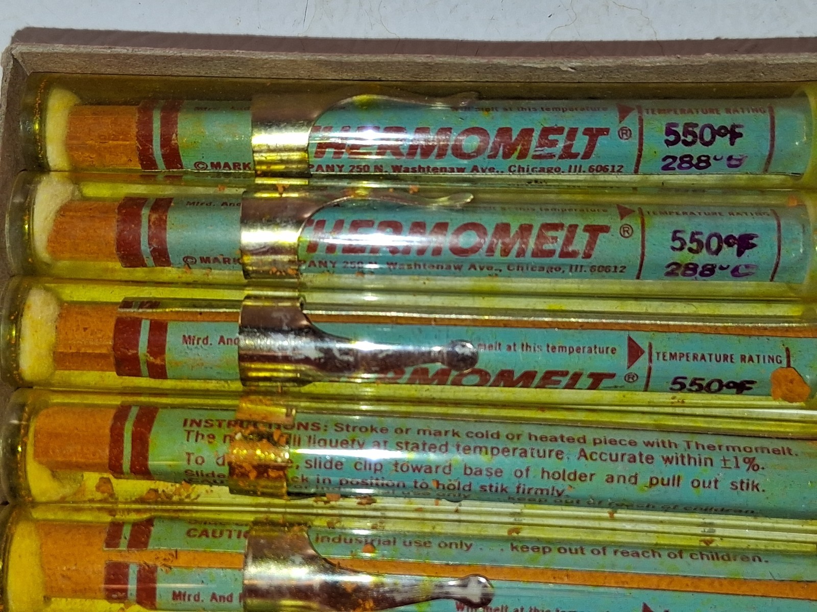 MARKAL THERMOMELT TEMPERATURE INDICATOR STICKS WITH EASY-TO-USE ADUSTABLE HOLDER