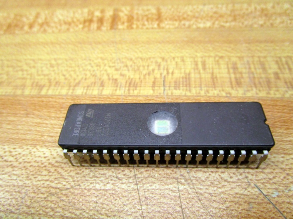 ST Micro M27C4002 10F1 Integrated Circuit M27C400210F1
