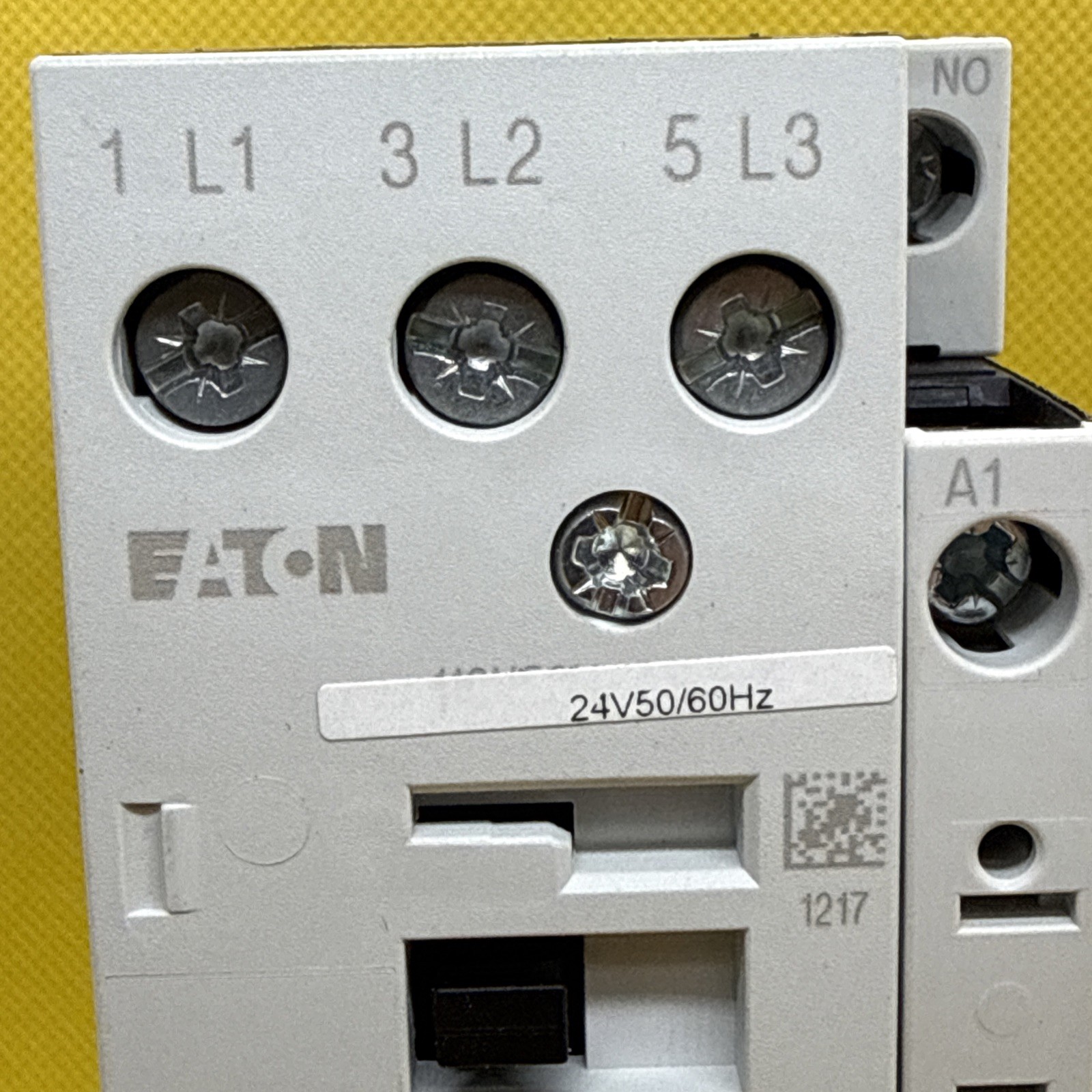 EATON DIL M32-10 XTCE032C10, XTOB1P6CC1, ZB32 3PH contactor 24V 50/60Hz