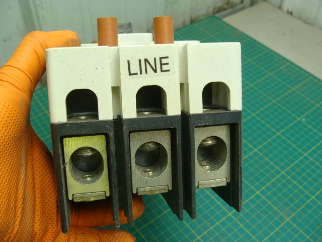 CUTLER HAMMER JD3250K MOLDED CASE CIRCUIT BREAKER 250 AMP 600VAC W/MANUAL SWITCH