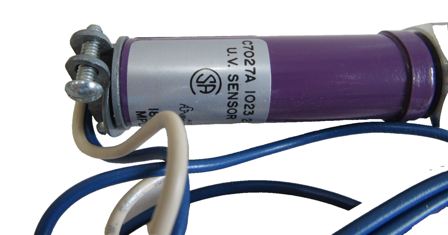 NEW HONEYWELL C7027A 1023 ULTRAVIOLET FLAME DETECTOR C7027A1023