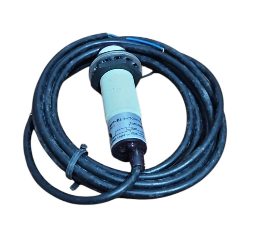 OMRON E3FN-P18KDR3T-WP-BL PHOTOELECTRIC SWITCH