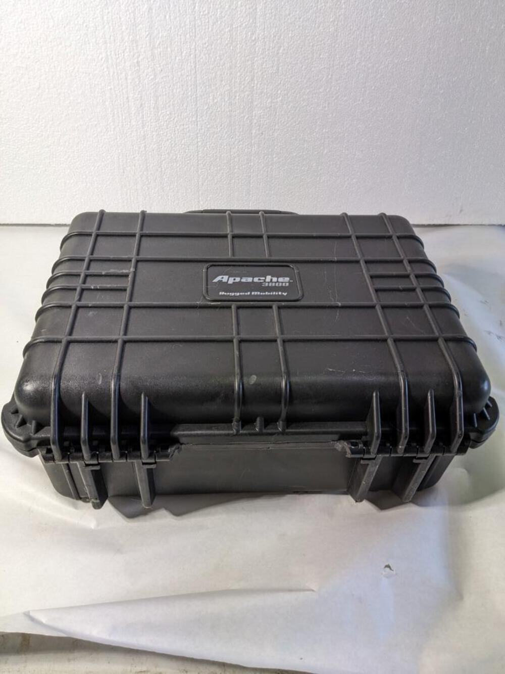 KHS PNEUMATIC CYLINDER 65175533S001 W/ APACHE 3800 CASE 8.39 X 5.6 X 3.25″ R35