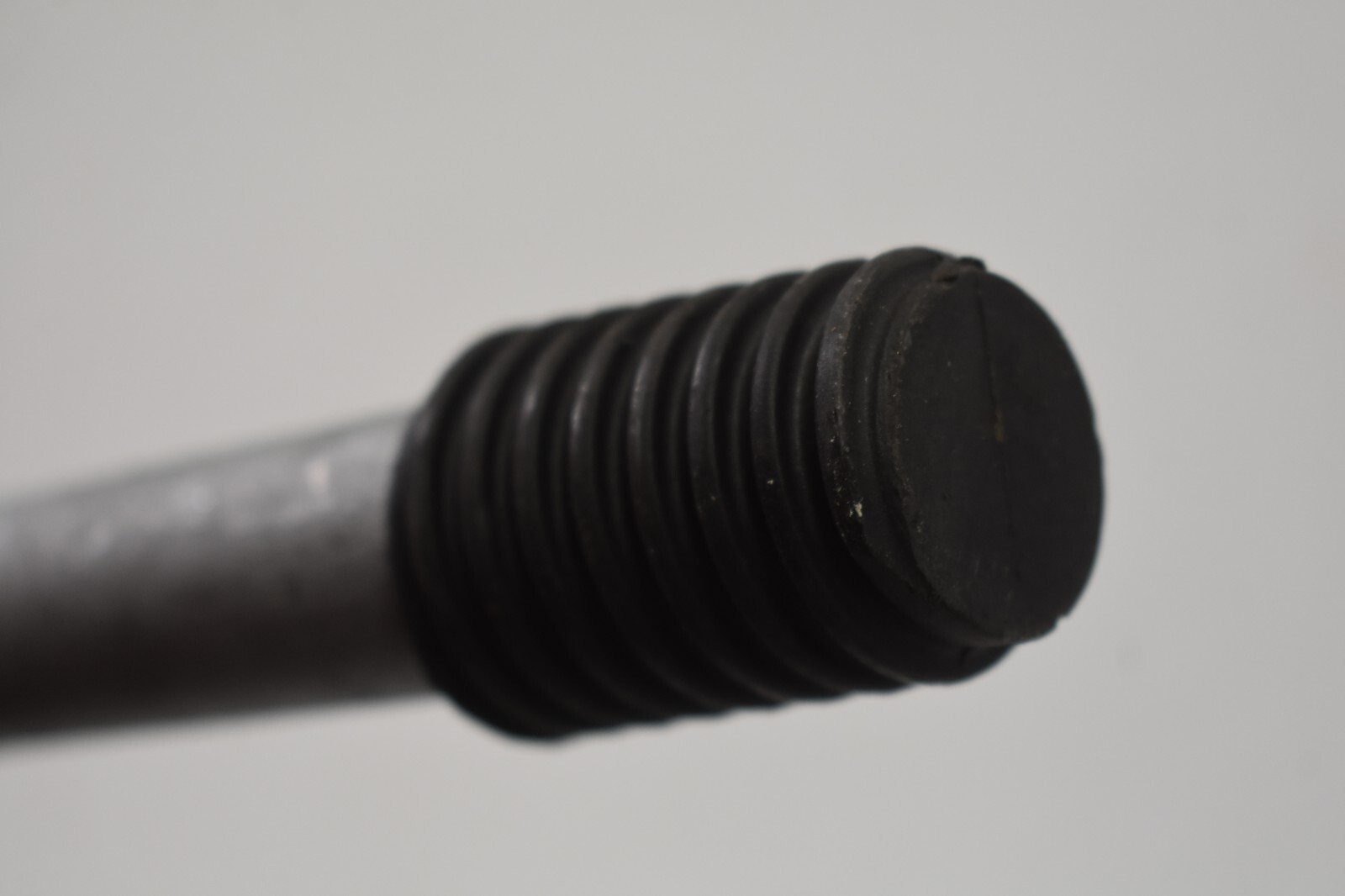 Hubbell Crossarm Insulator Pin 1″ Nylon Thread 6″ Shaft x 14-1/2″ OAL 3/4″ Shank