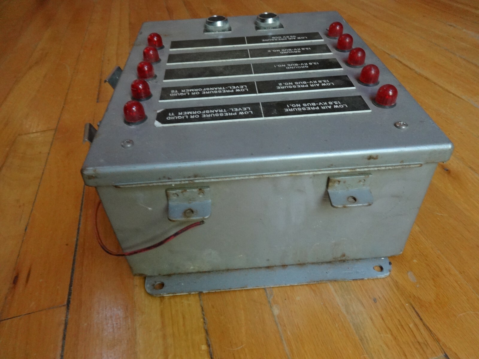VISI CON INC LOW AIR PRESSURE CONTROLLER IN WATER PROOF JIC BOX 10X8X5 USED