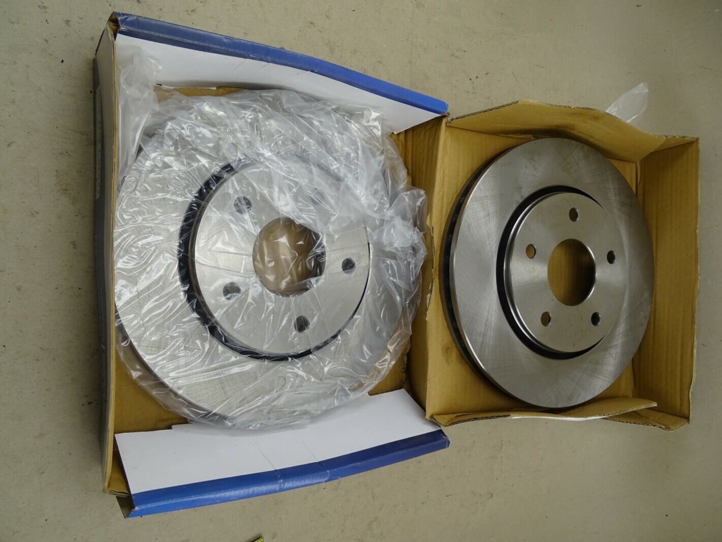 Detroit Axle Premium Brake Rotor (2pc), R-53051