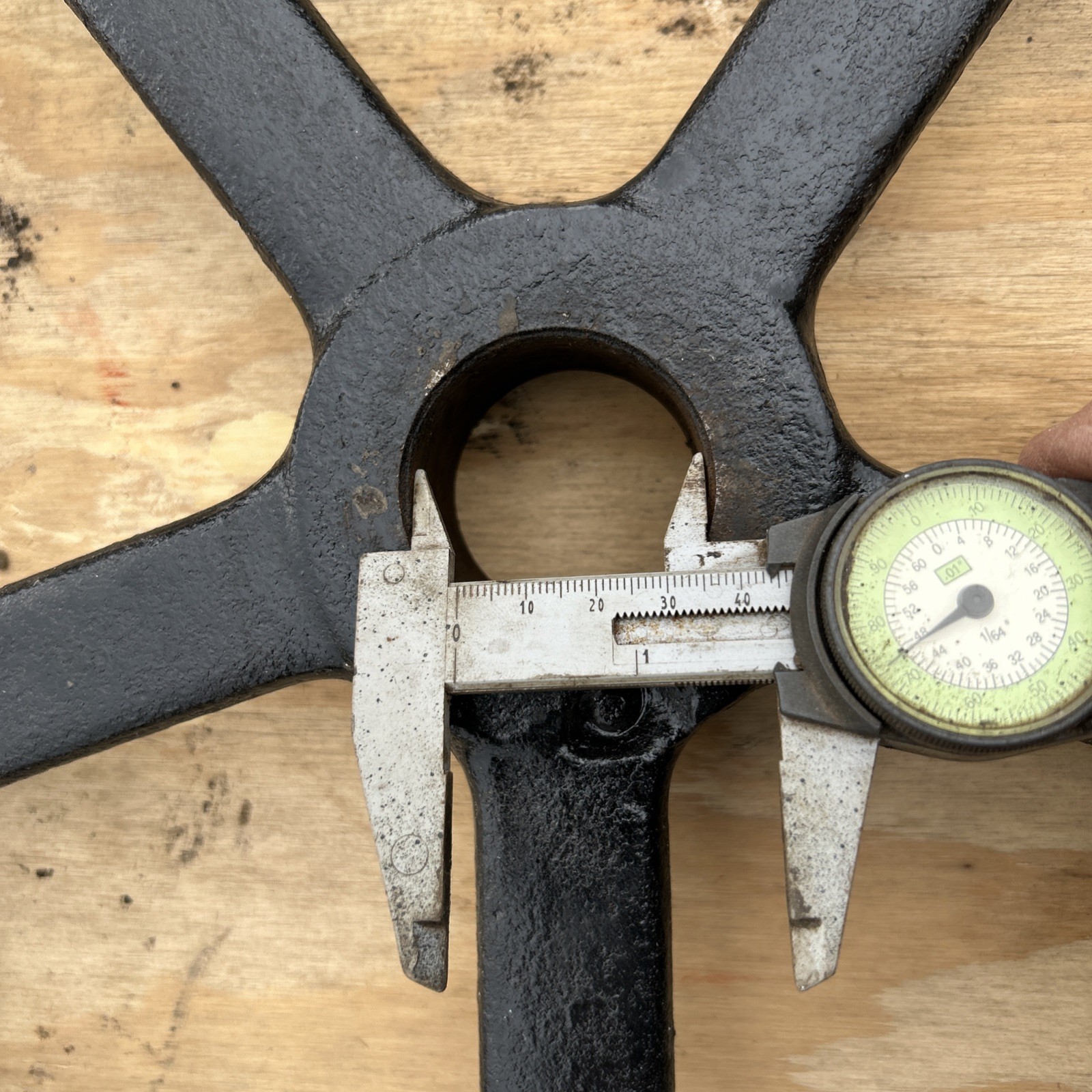 HAND WHEEL 14”diam, 1-3/4” Center w/keyway slot 1/4”, 8” Mueller A2370, G-3 OS&Y