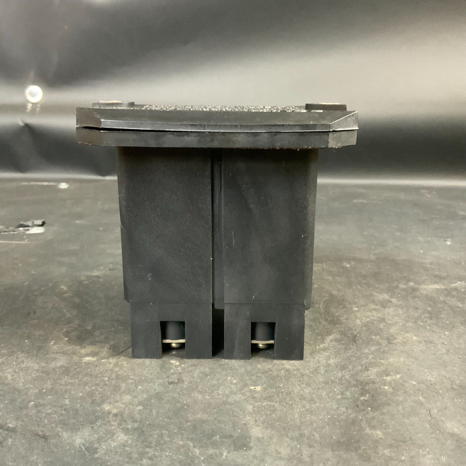 FANUC A02B-0236-C281 BATTERY HOLDER ($65 OBO)