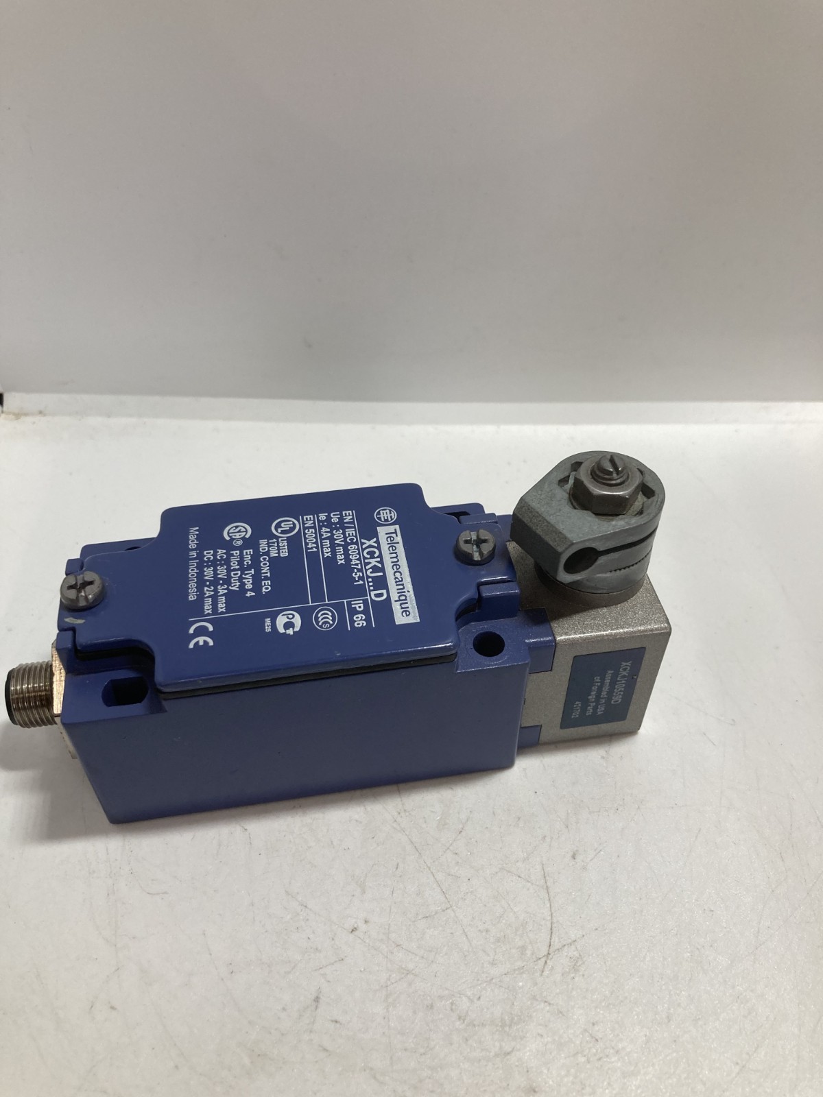TELEMECANIQUE XCK-J10559 LIMIT SWITCH 30V MAX 4A MAX WO/ROD NNB