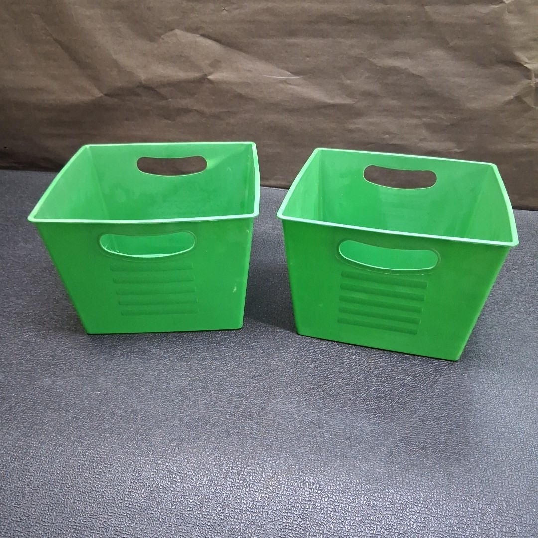 Pair of 10″ x 10″ x 7″ Plastic Green 2-Handle Square Storage Trays Boxes Bins