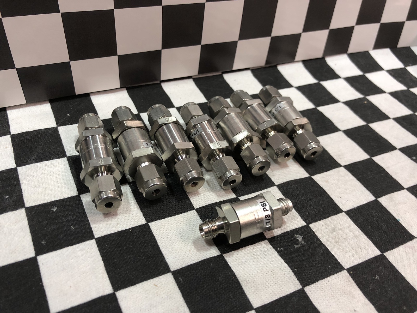 LOT OF 8, NUPRO SS-2C-1/3, POPPET CHECK VALVE 1/8″ TUBE, 1/3 PSIG, #1373C2