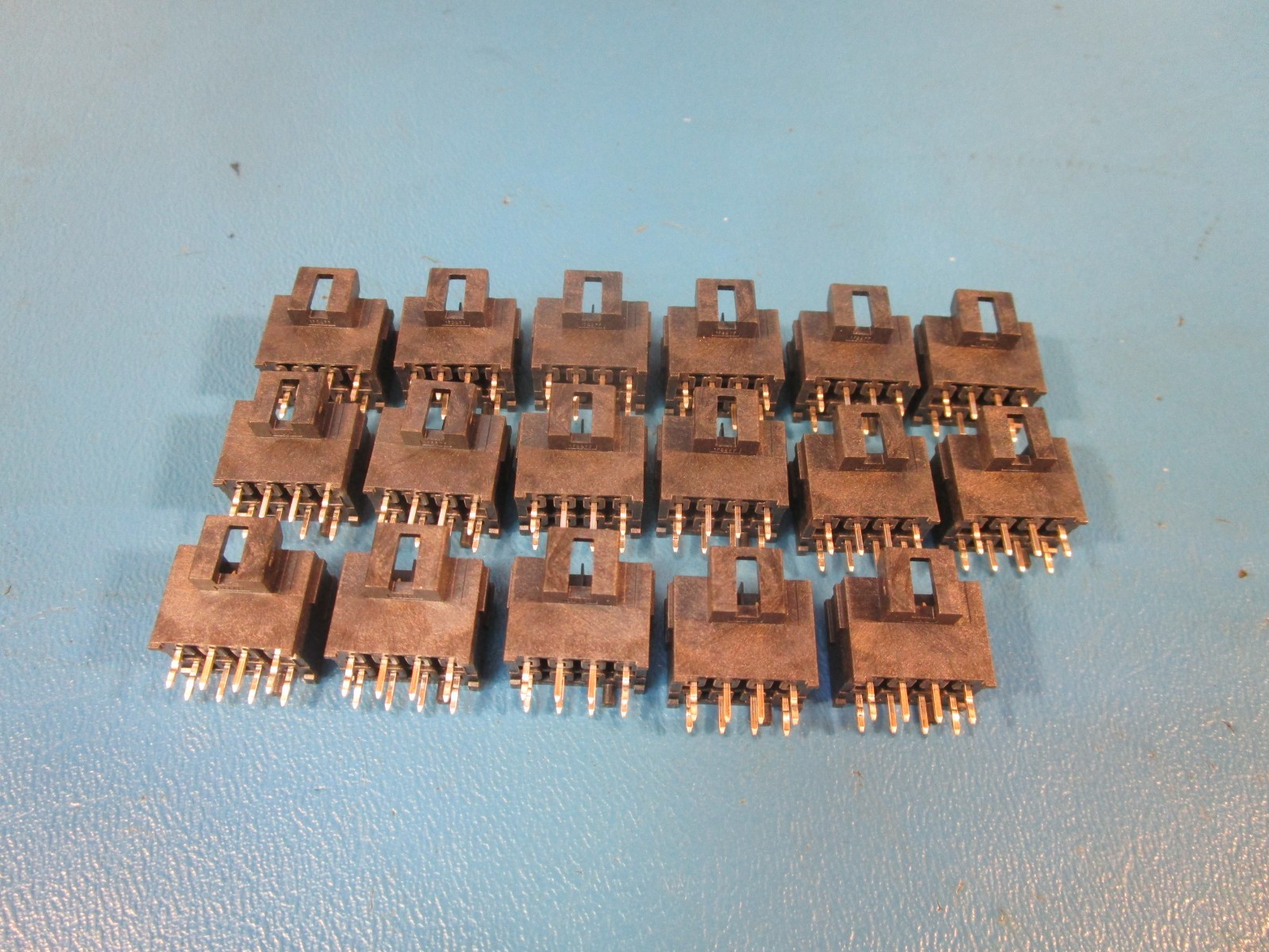 LOT OF 17 Molex 1722981208, Ultra-Fit Vertical Header, 3.50mm Pitch, Dual Row