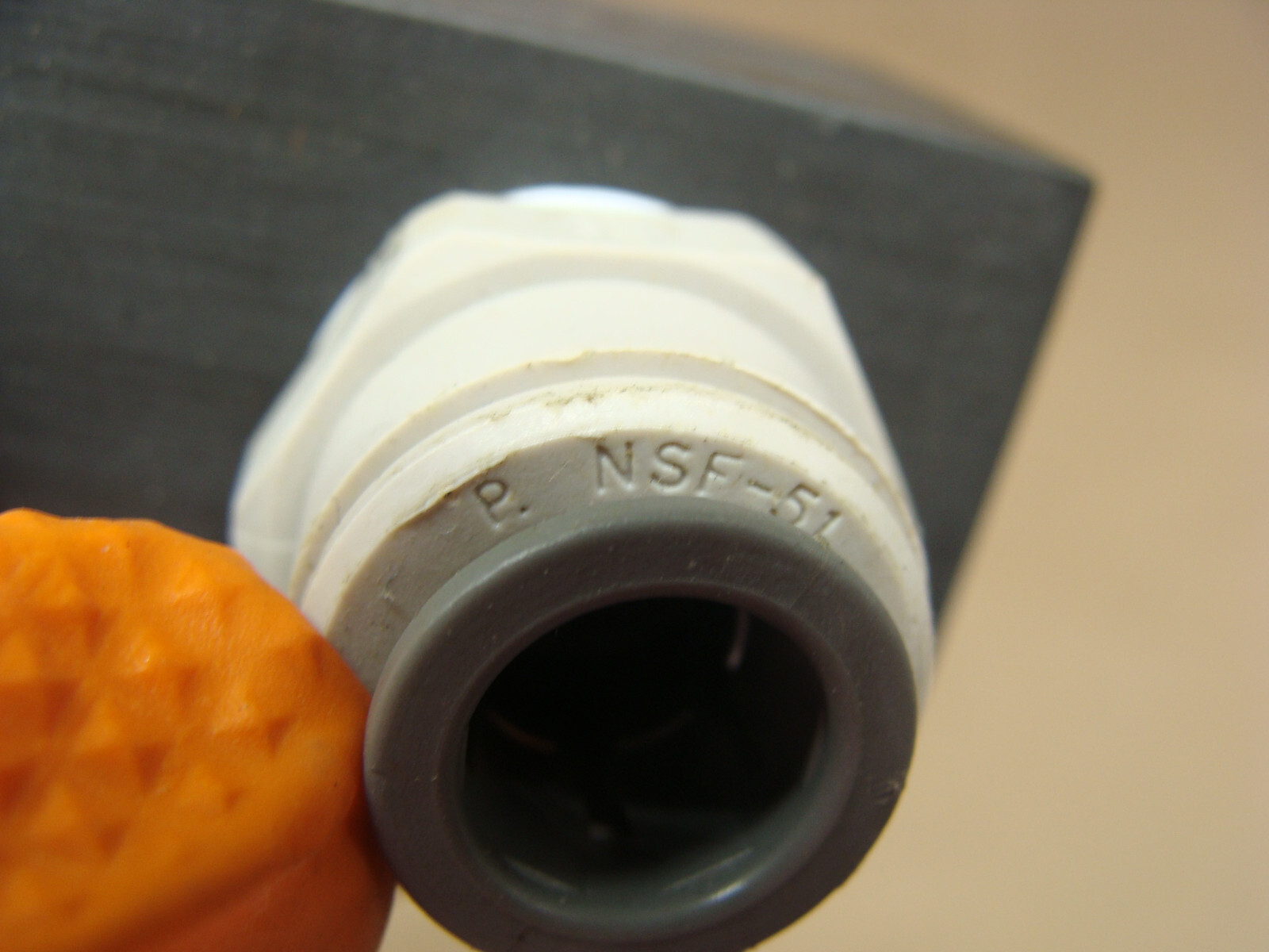 4 PORT AIR MANIFOLD BLOCK WITH JOHN GUEST PUSH TO CONNECT FITTINGS 1/2″ & 3/8″