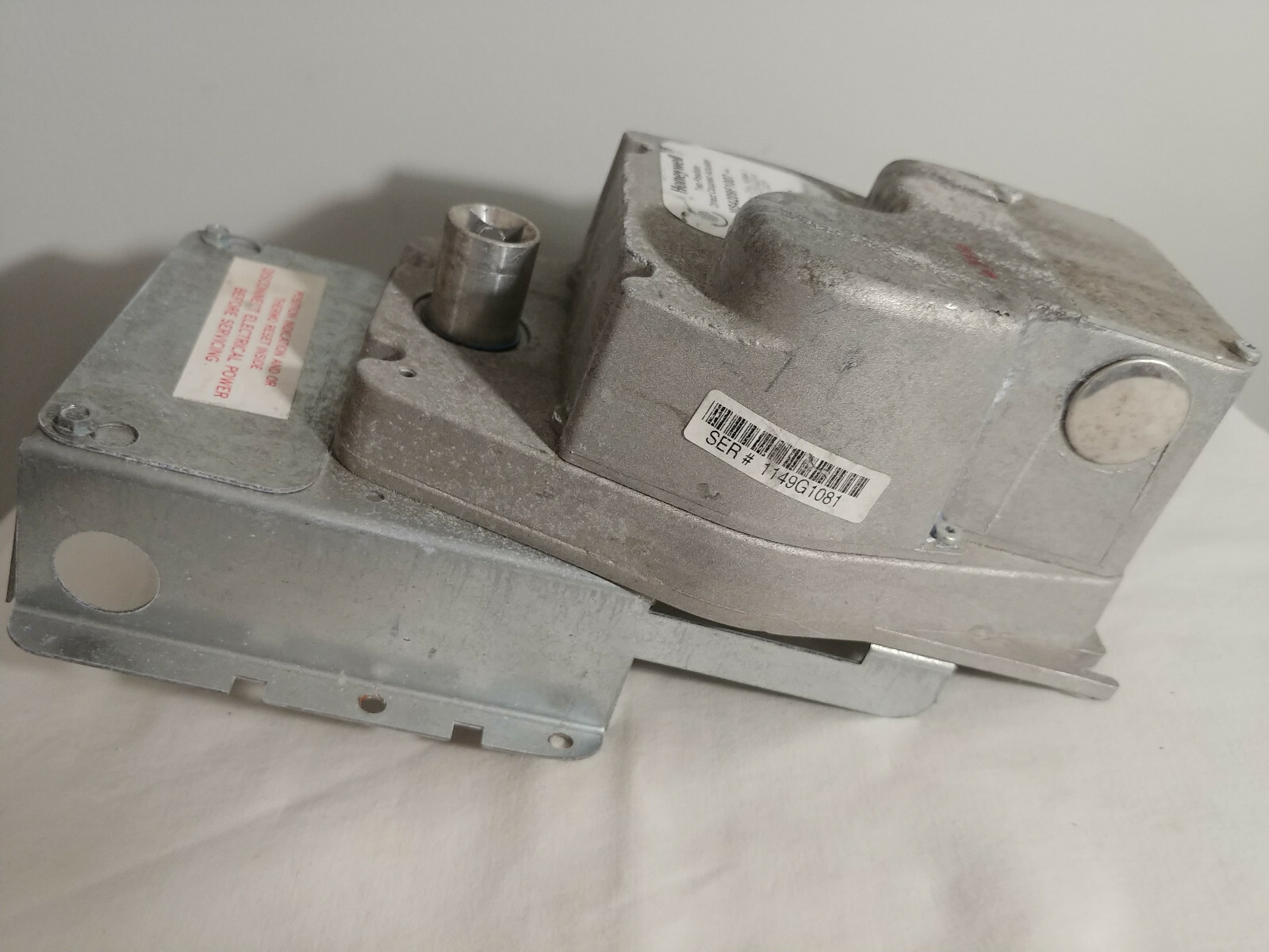 Honeywell MS4209F 1007 Two Position Direct Coupled Actuator 120vac 60hz 0.25a
