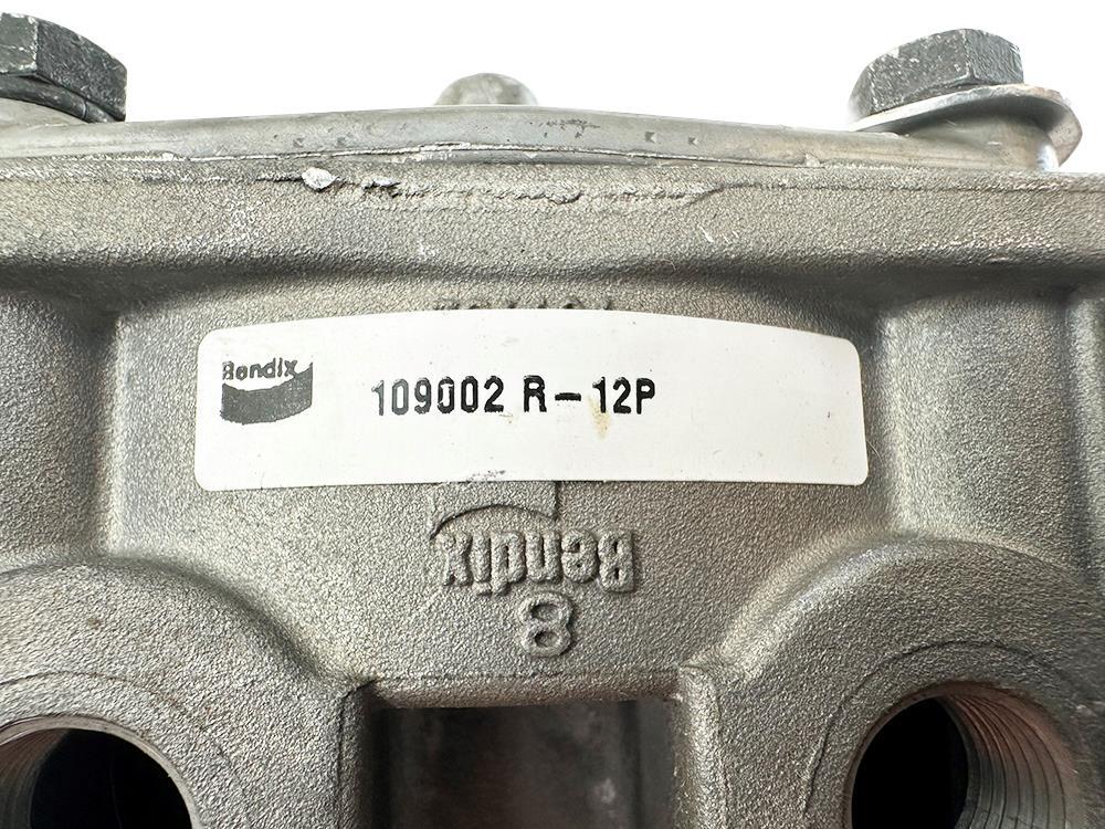 Bendix R-12P Pilot Relay Valve 109002 NEW FREE FAST SHIP