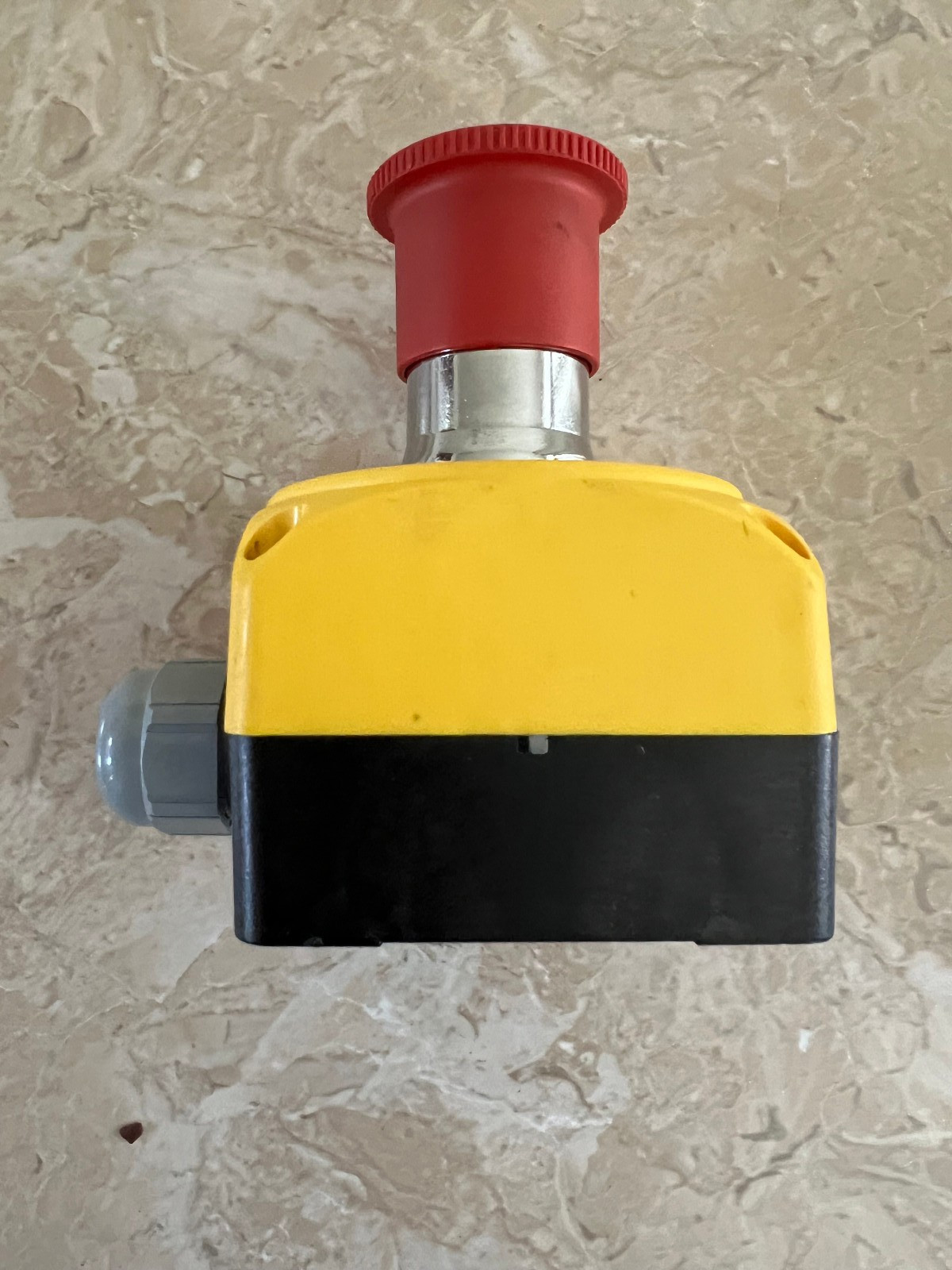 BANNER ESL-30/60-120656 EMERGENCY STOP BUTTON *USED*