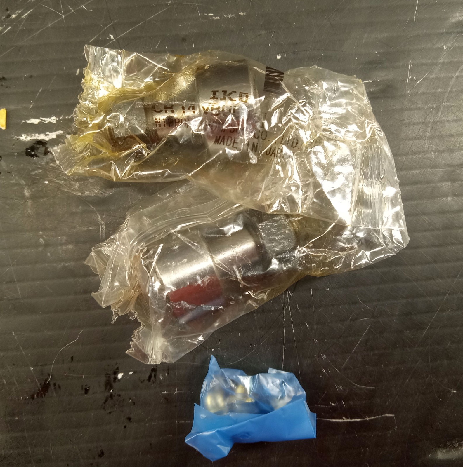 2 NEW IKO CR14VBUU CAM FOLLOWER BEARING NIB ***MAKE OFFER***