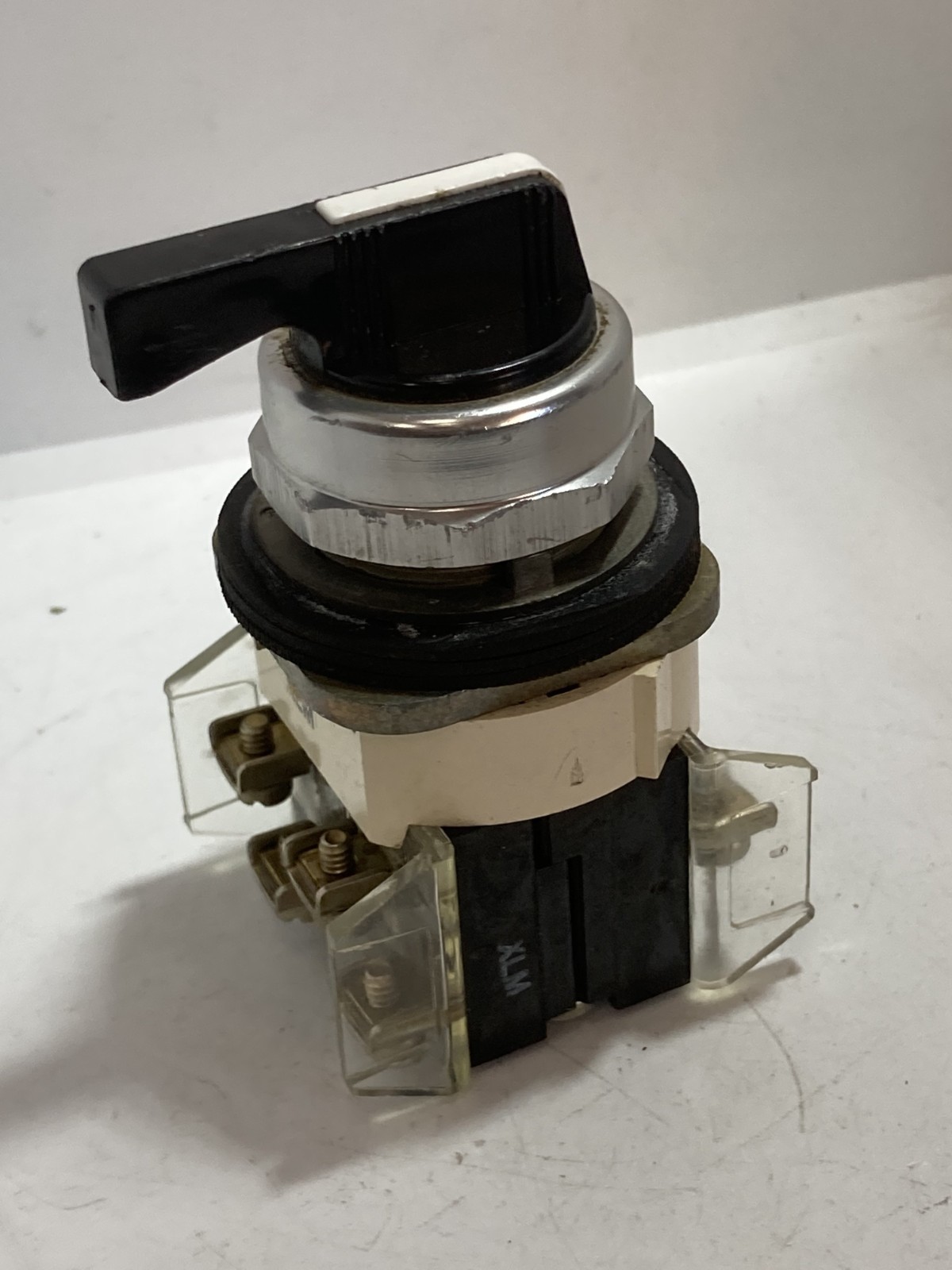 ALLEN BRADLEY 800T-J20KE7B SELECTOR SWITCH 3 POS SPRING RET 2NO/2NC SERIES T