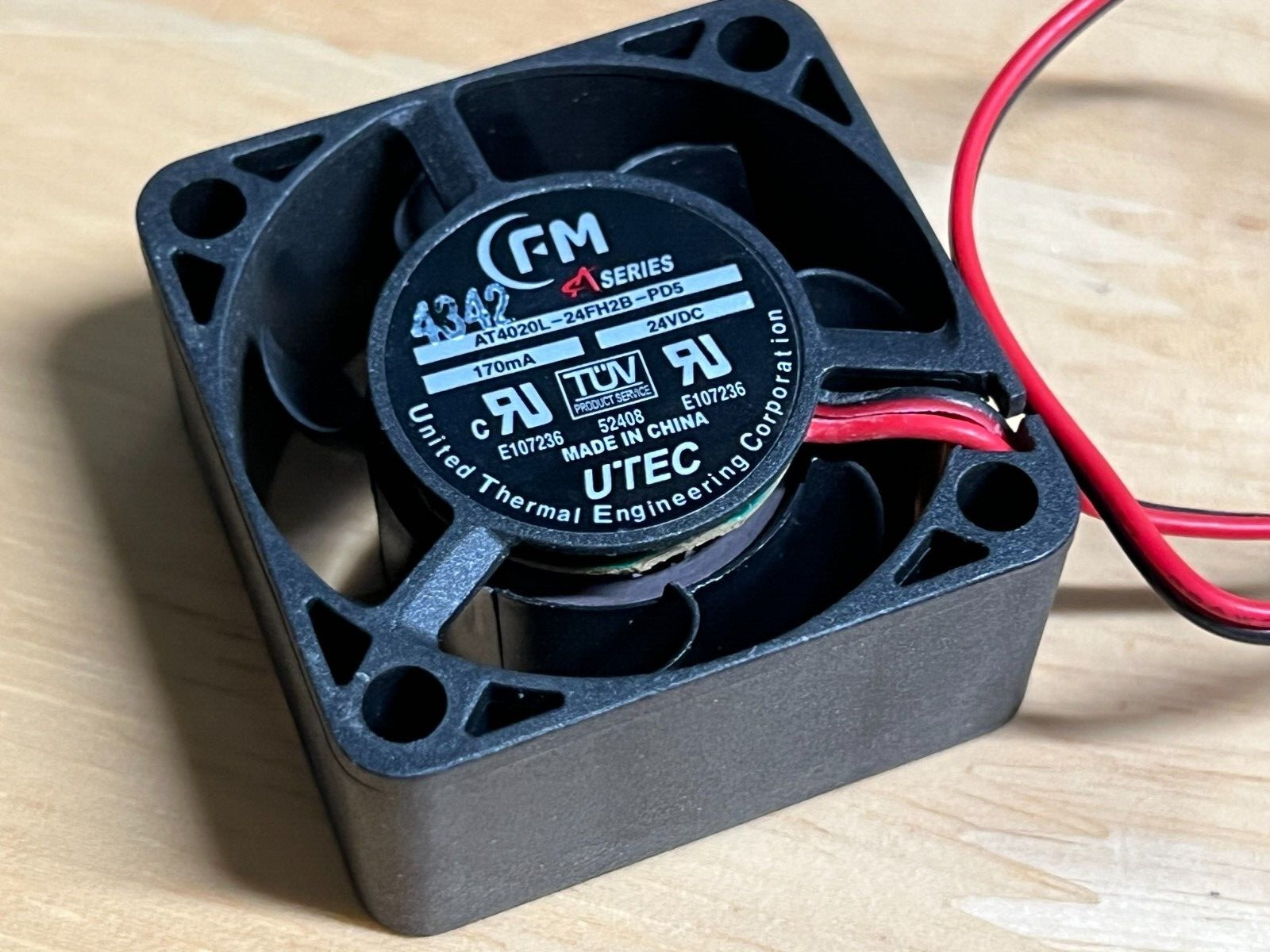 UTEC AT4020L-24FH2B-PD5 Axial Fan 170mA 24VDC
