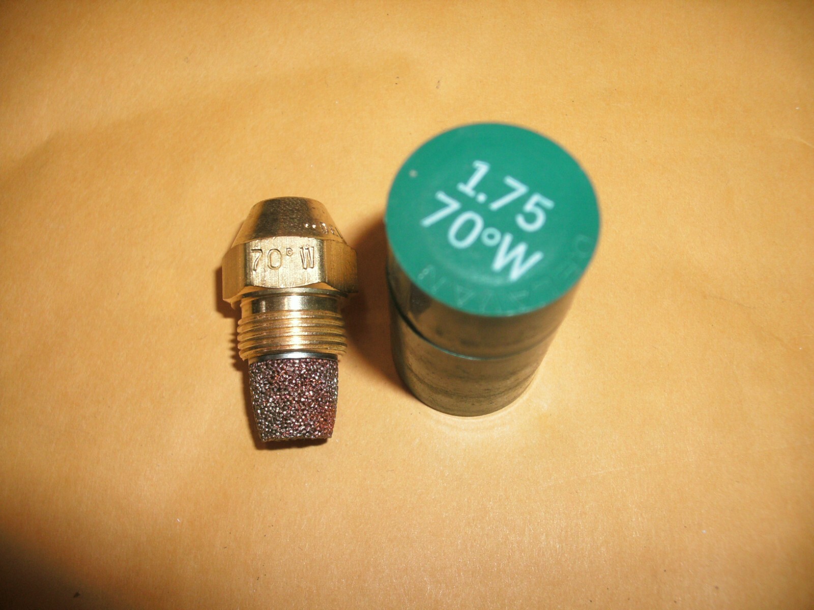 DELAVAN 00135-70W1 OIL BURNER NOZZLE TYPE W 70° SPRAY 1.5 GPH 0013570W1