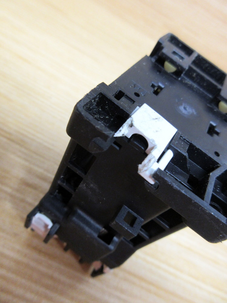 Klockner/Moeller DIL 00 M-G-01 Contactor DIL00MG01 Chipped Mount
