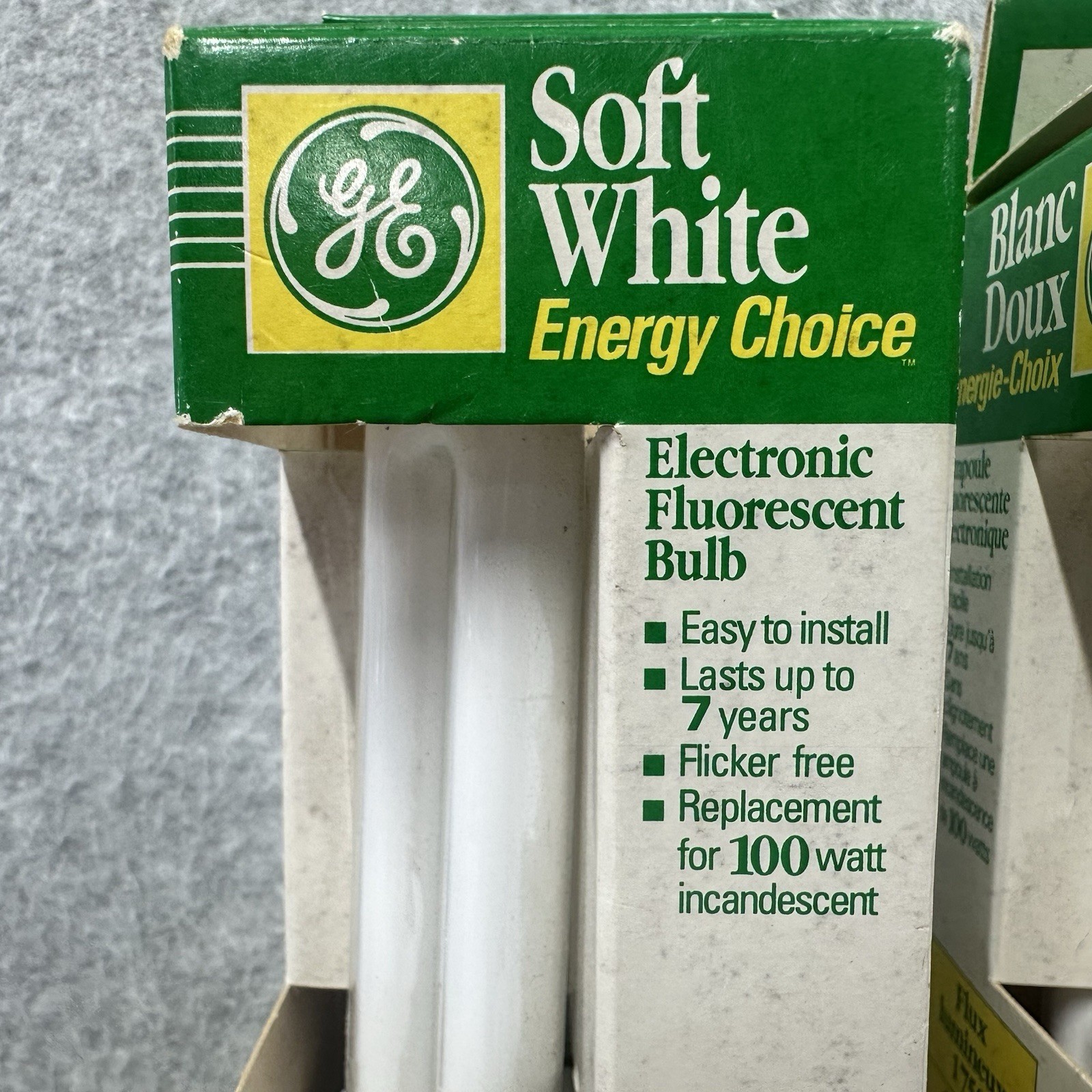 Lot of 2 GE Soft White 28W CFL Light Bulbs 100W Equal 1750 Lumens New Vintage