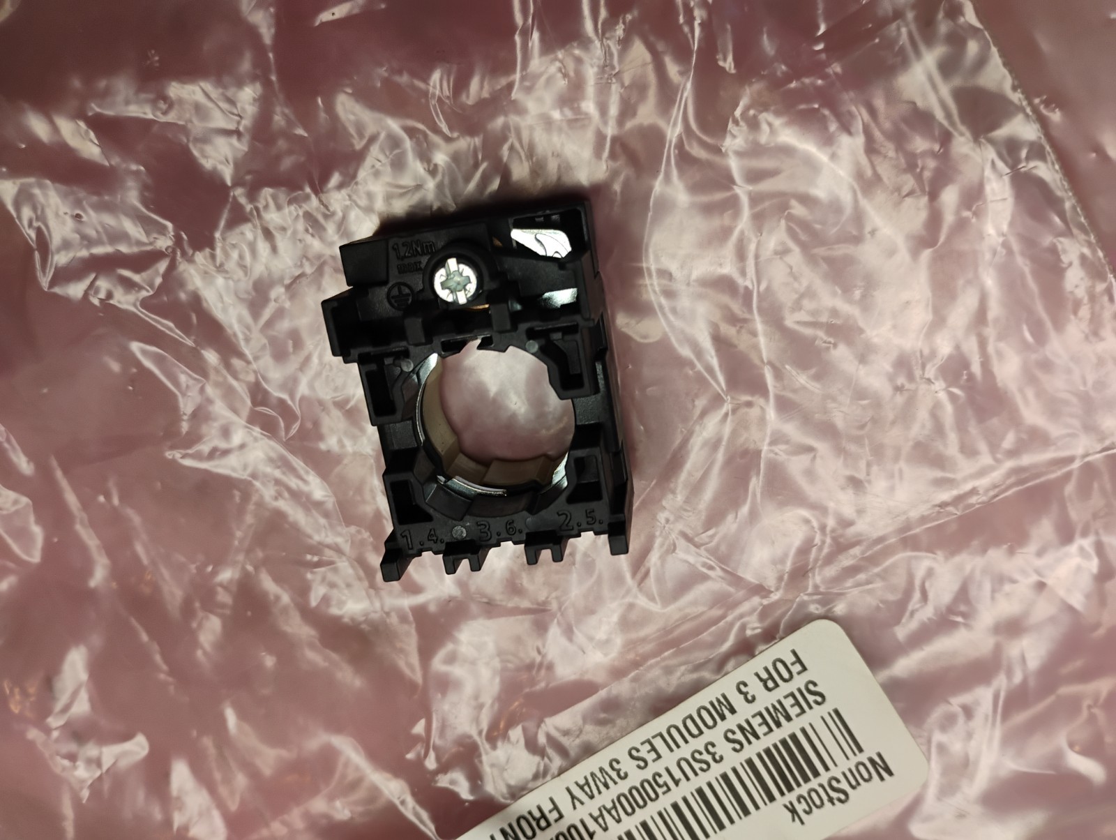 SIEMENS 3SU1500-0AA10-0AA0 Pushbutton Holder, G/241021 – Fast Ship