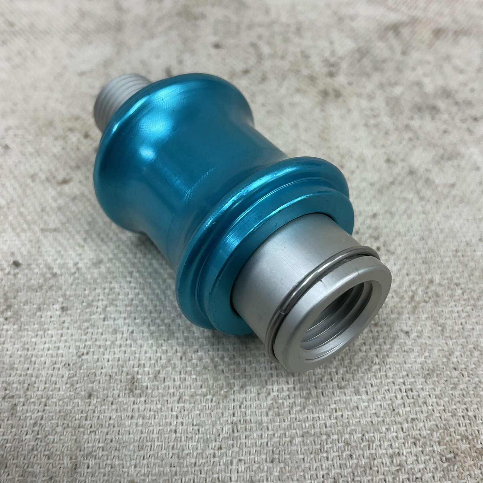 ARO 600-2 Sleeve Valve Zinc-Plated Carbon Steel 1/4″ FNPT In 1/4″ MNPT Out