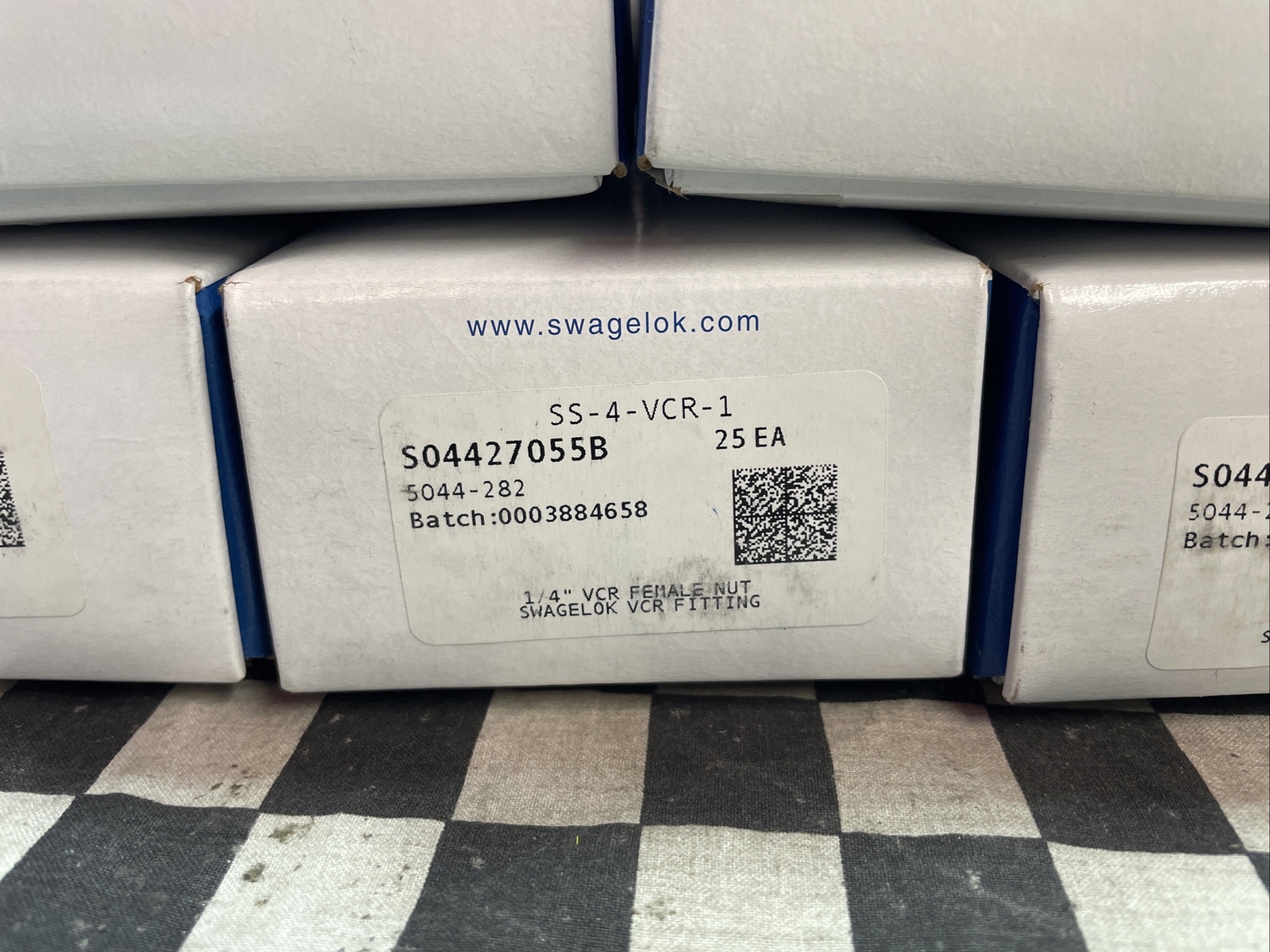 SWAGELOK SS-4-VCR-1, SS4VCR1, NUT 1/4″ VCR, LOT OF 125, SHIPSAMEDAY
