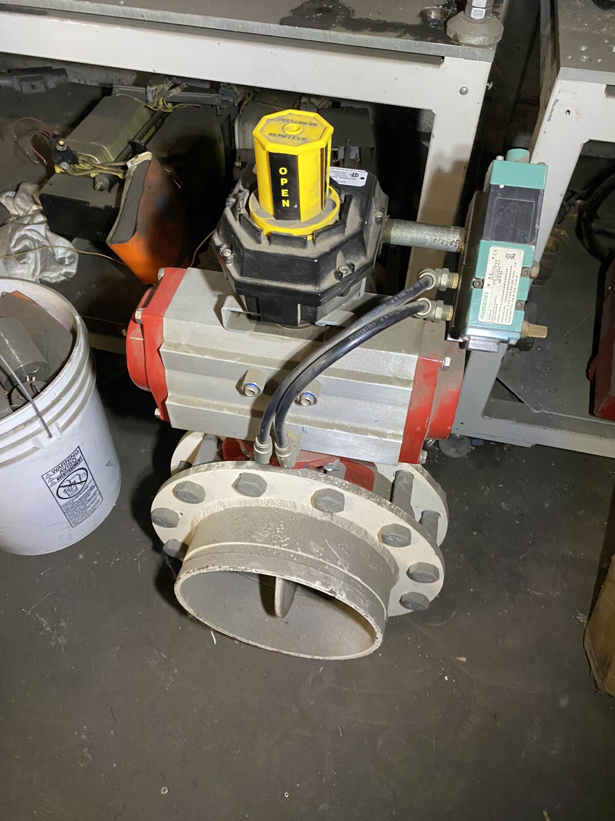 BRAY CONTROLS 92-1190-11305-532 USED ACTUATOR W/ BUTTERFLY VALVE