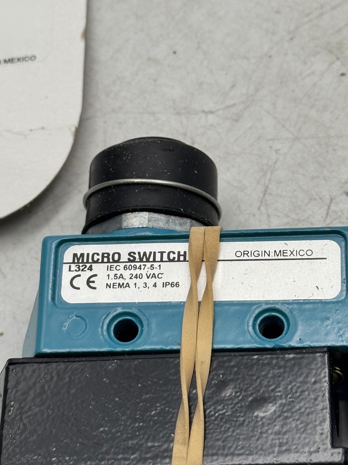 Honeywell Micro Switch BZE6-2RN Sealed Limit Switch IP66 1.5A 240VAC NEMA1