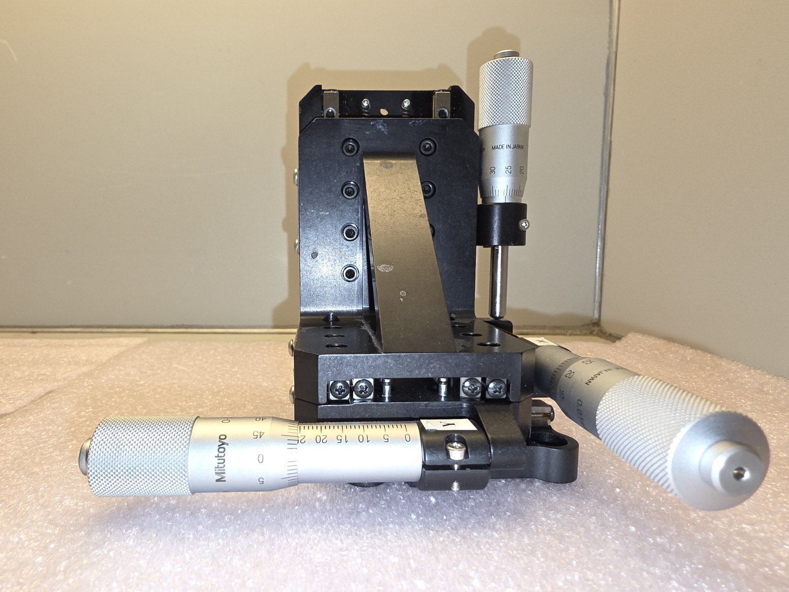 THORLABS 3 DIRECTIONAL OPTICAL POSITIONING TABLE FLEXTURE STAGE