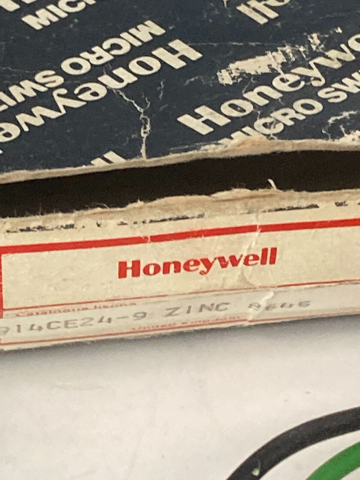 HONEYWELL 914CE24-9 LIMIT SWITCH ROLLER PLUNGER 5A 250VAC NIB