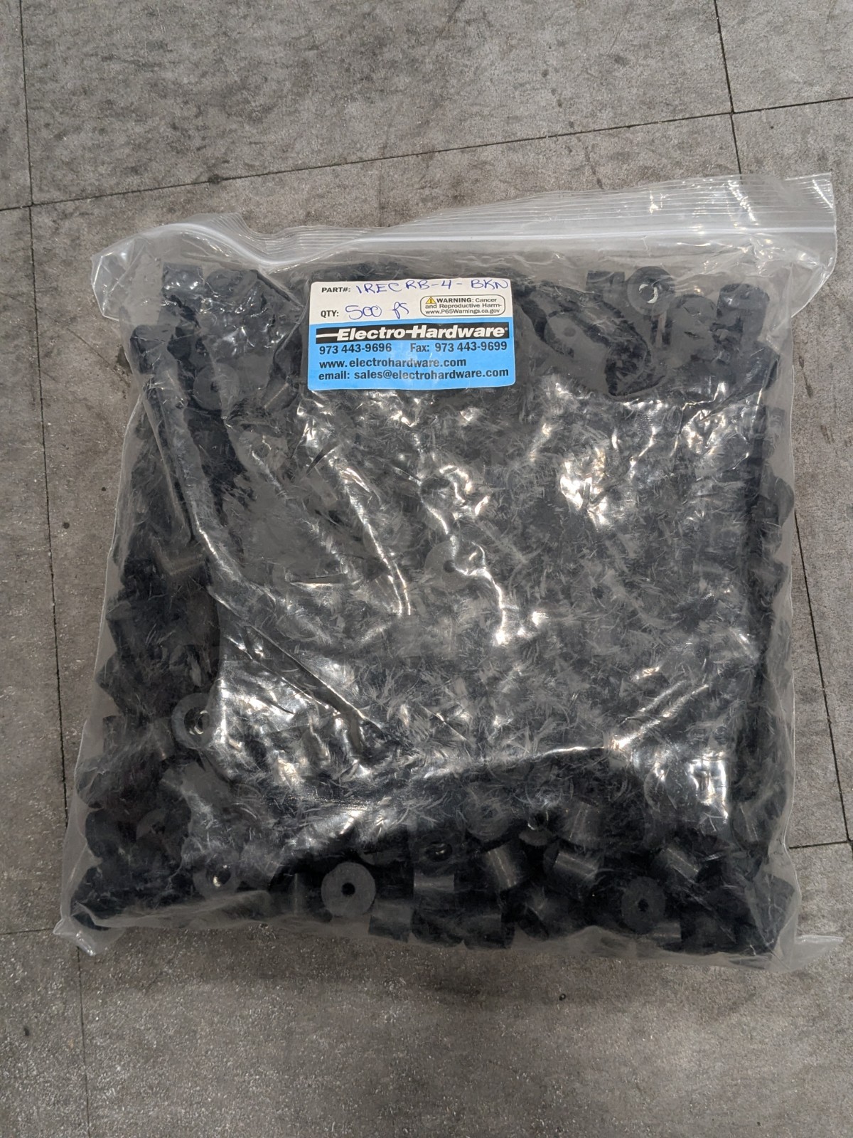 Electro-Hardware Rubber Bumpers 3/8 Thread, 9/16″ High 1000 PCS IRECRB-4-BKN