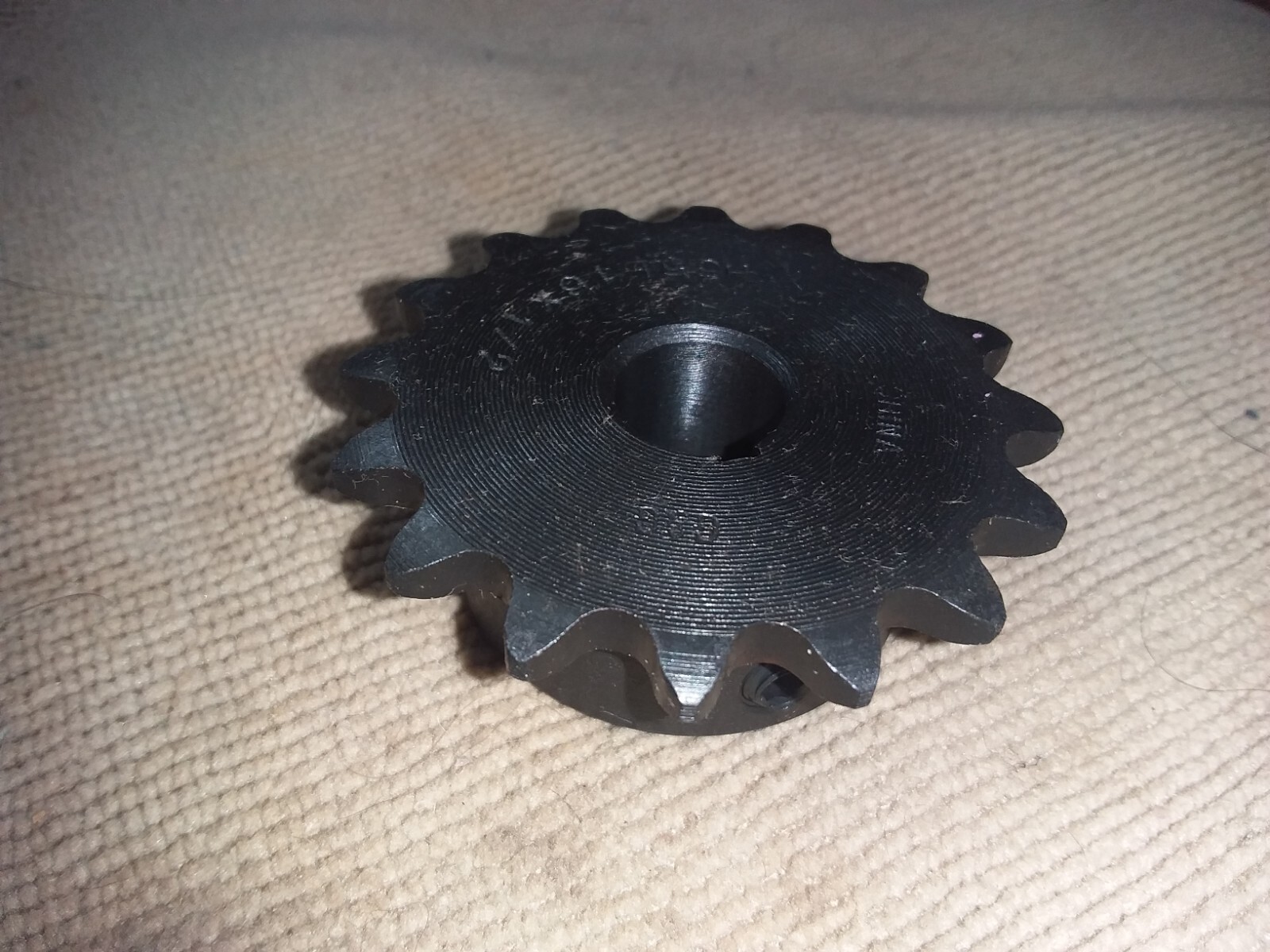 H35B16-1/2″ 1/2 Inch Shaft Keyed Round Bore Sprocket #35 Roller Chain 16 Tooth