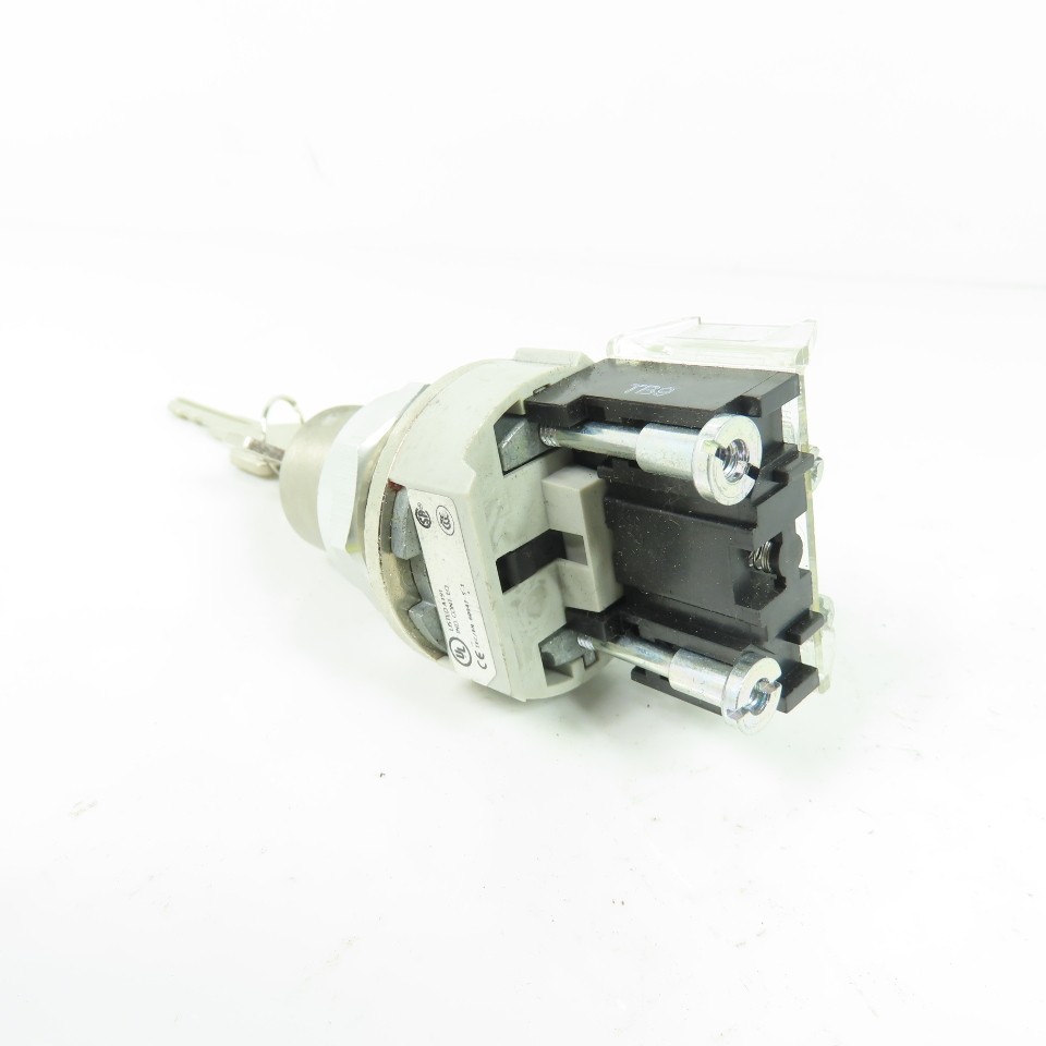 Allen Bradley 800T-H42A 2-Position Selector Switch Ser T Type 4,13 W/ Key