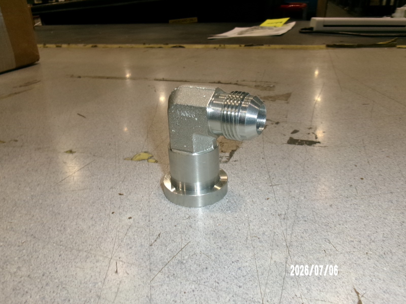 690-12-12 ADAPTER 90E 12JM TO 12C62 SPT FLG HEAD STL