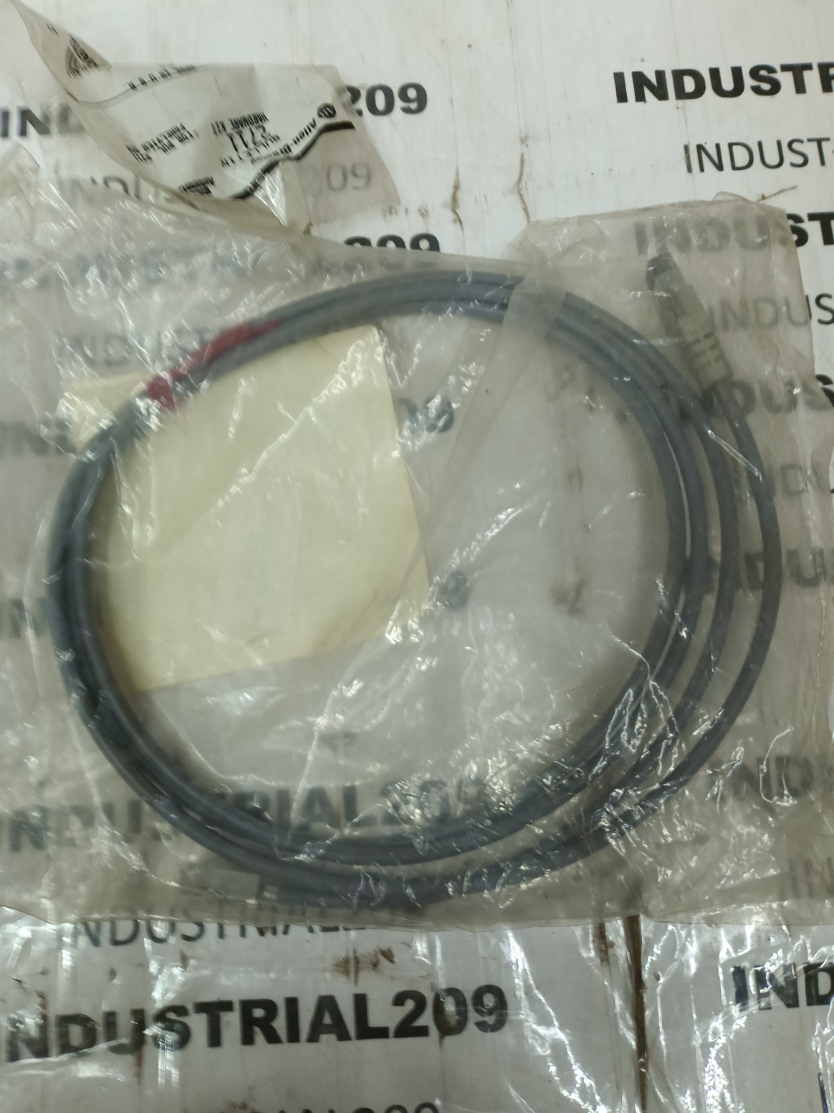ALLEN BRADLEY 1747-C10 SERIES B PROCESSOR COMMUNICATION CABLE
