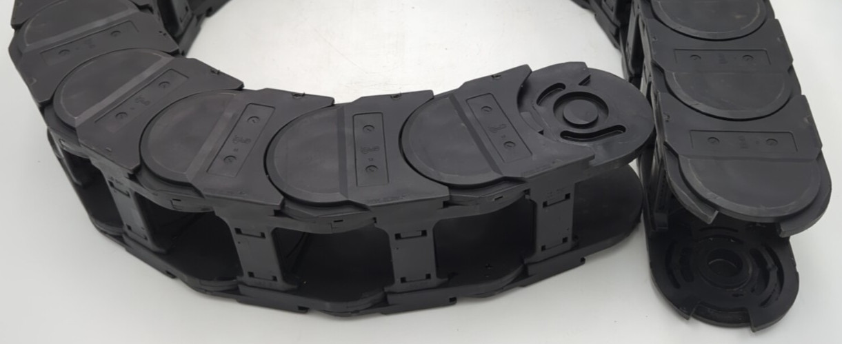 Igus 5050-07-250-0 energy chain, pitch 3.58″/91mm, width 2.95″/75mm New