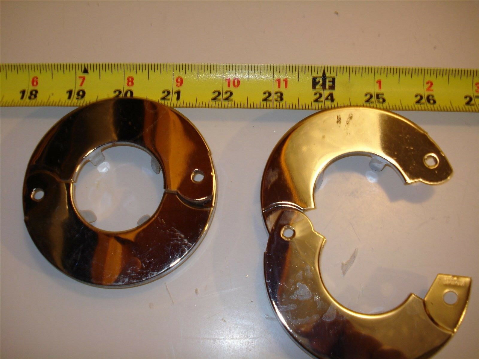 (2844.) Floor & Ceiling Plates 1-1/2″ split, with hinge. Lot of 2