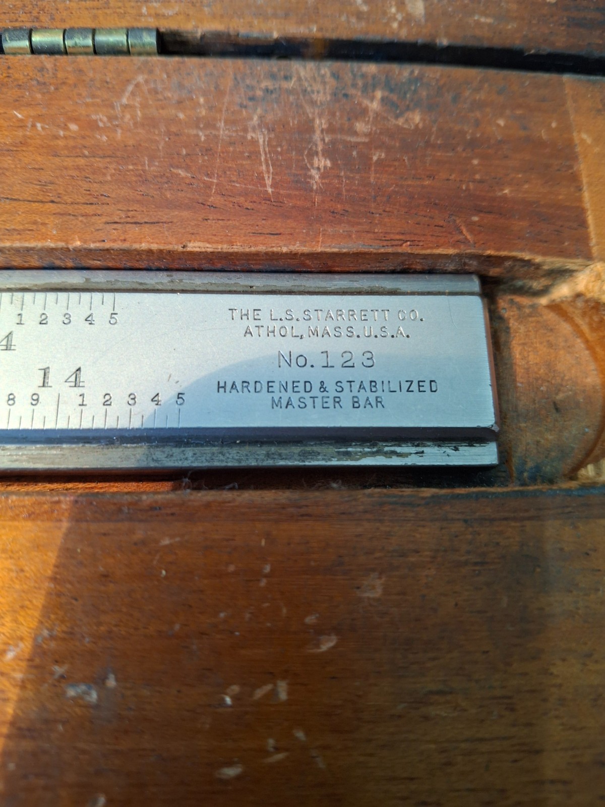 Starrett #123 Master Vernier Caliper 14″ .001″ With Wooden Case